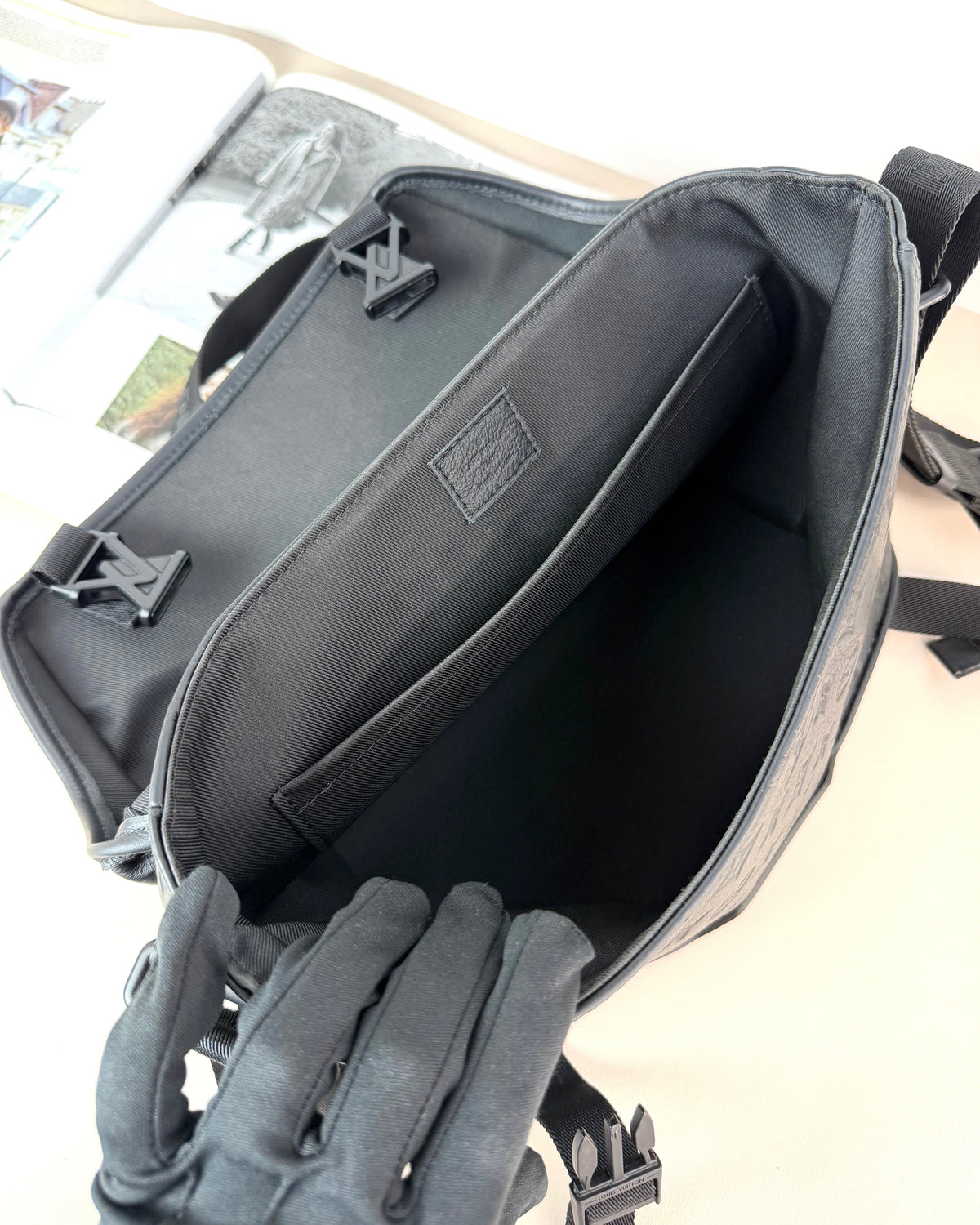 Louis Vuitton Messenger Voyager PM - Black - View 7