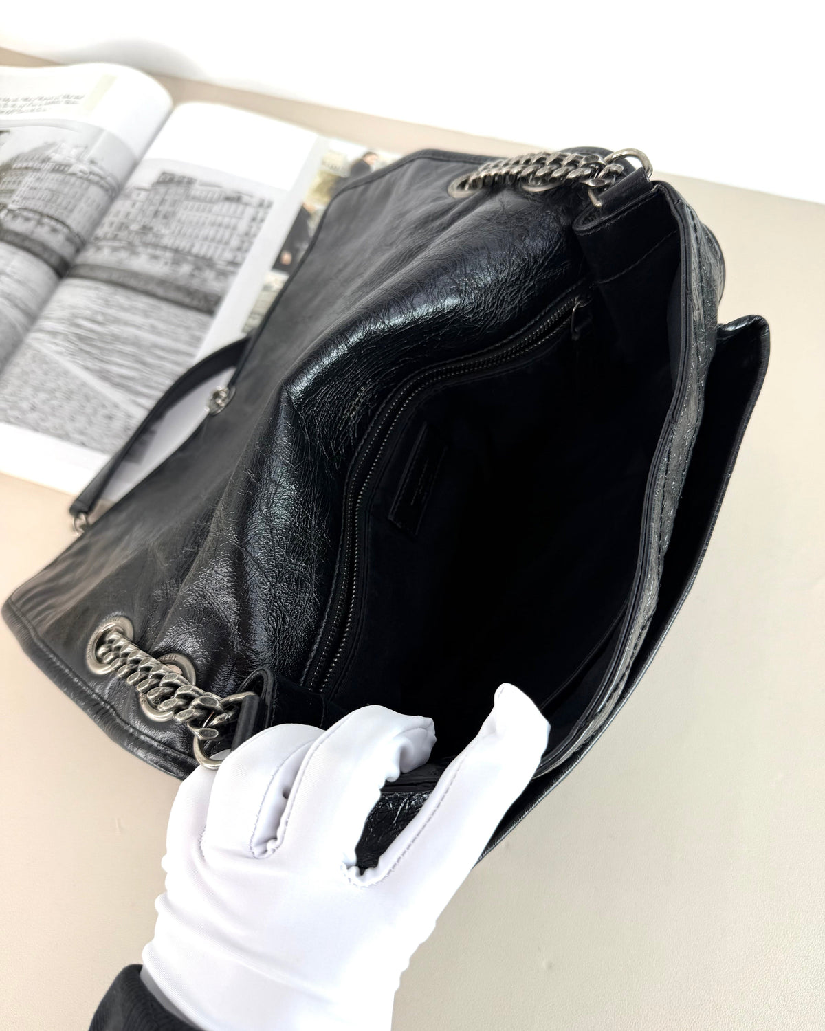 Saint Laurent Niki Medium in Vintage Leather Bag - Black - View 7