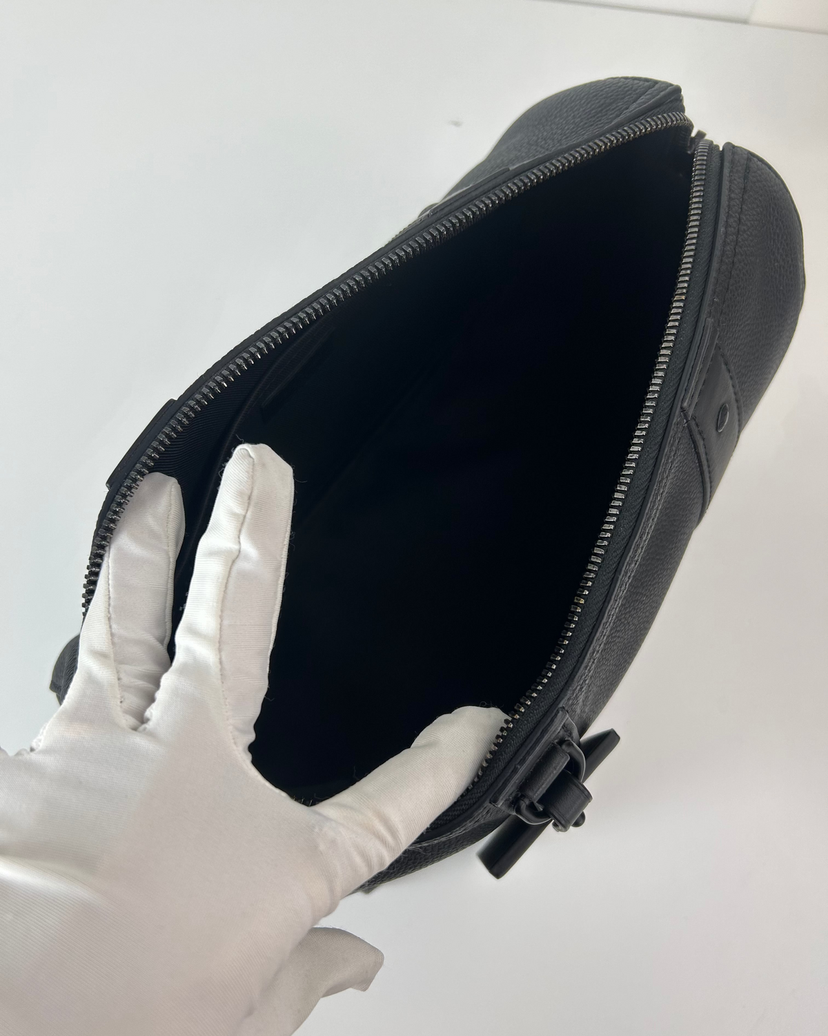 Louis Vuitton City Keepall Bag - Noir - View 7