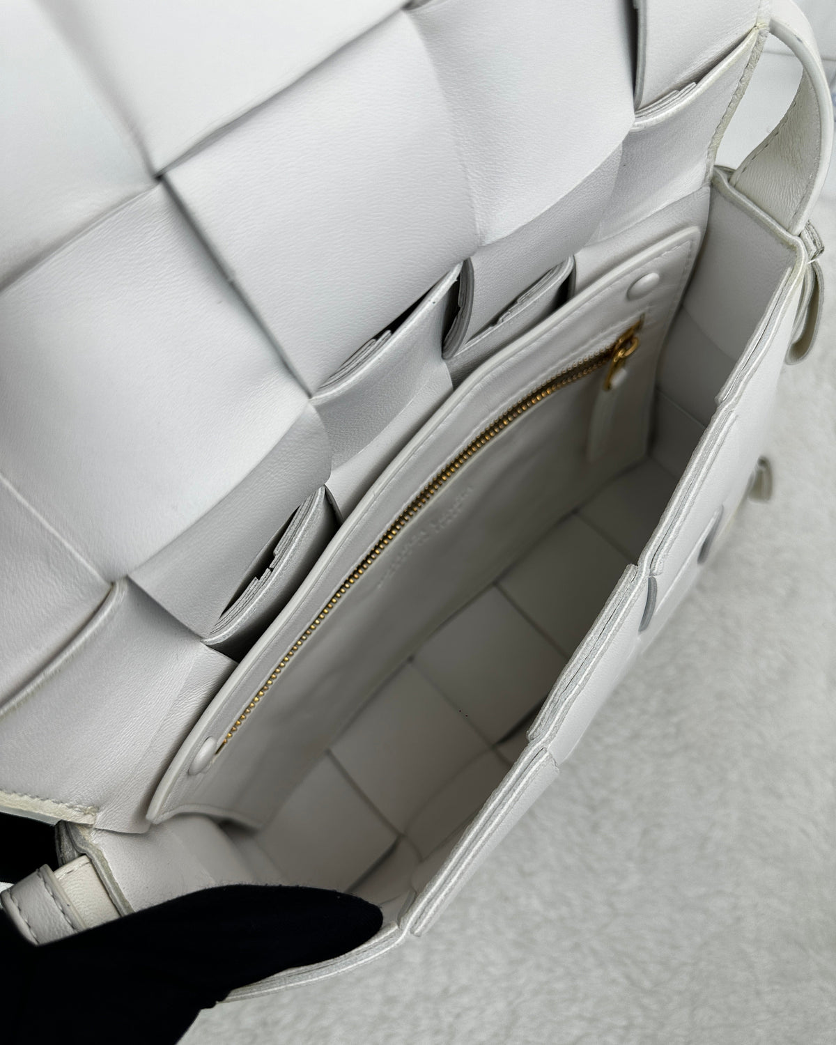 Bottega Veneta Fringed Cassette Bag - White - View 6