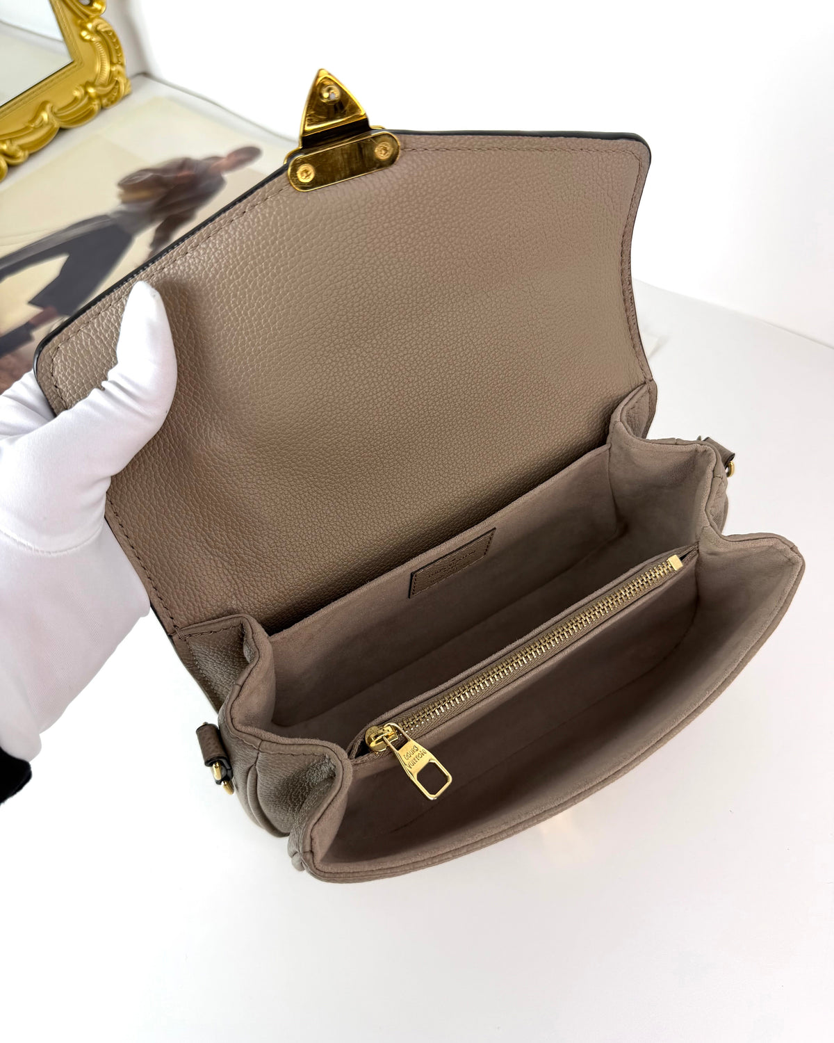Louis Vuitton Pochette Métis East West - Tourterelle - View 7