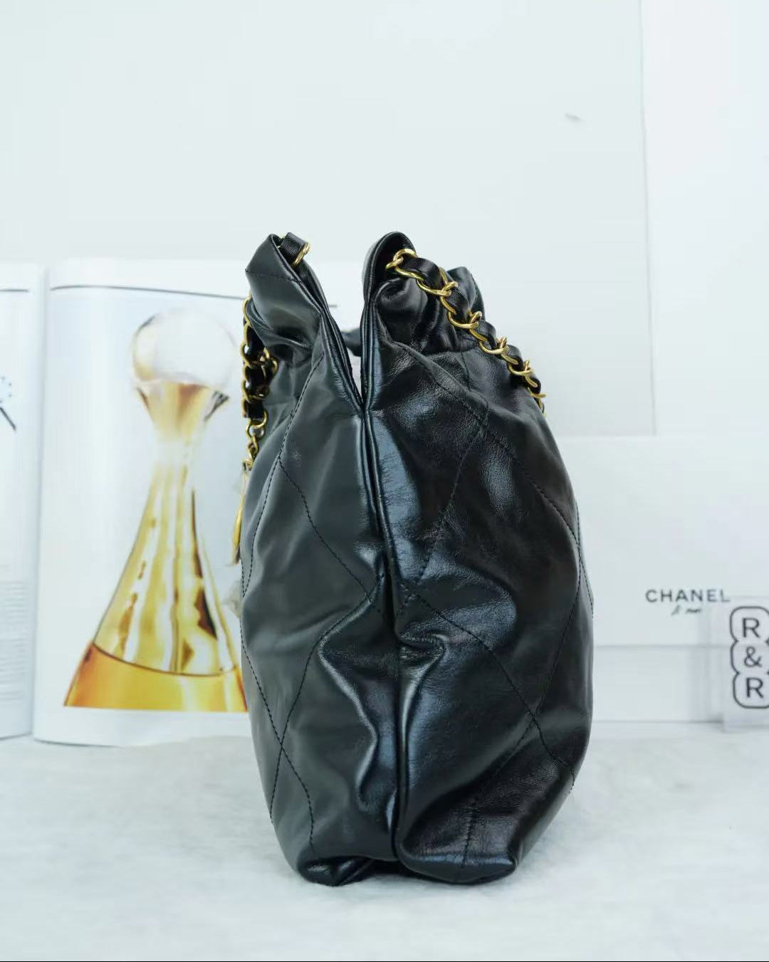 Chanel 22 Bag - Black - View 4