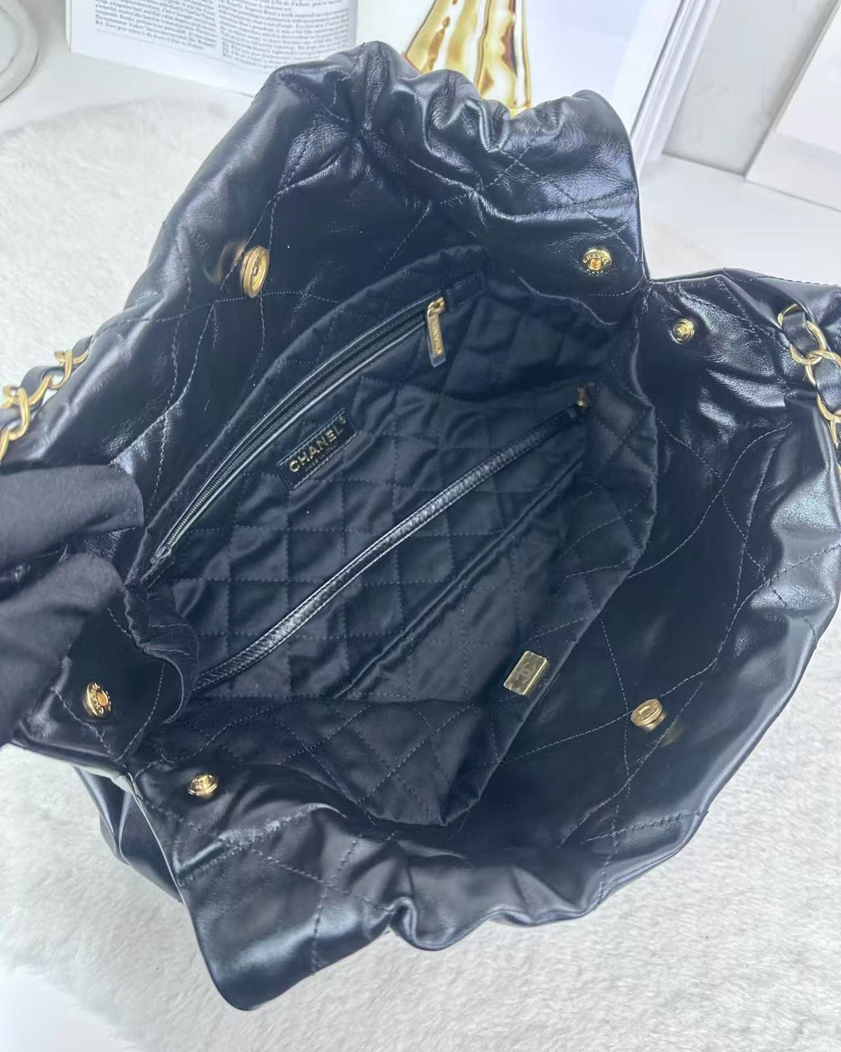Chanel 22 Bag - Black - View 6