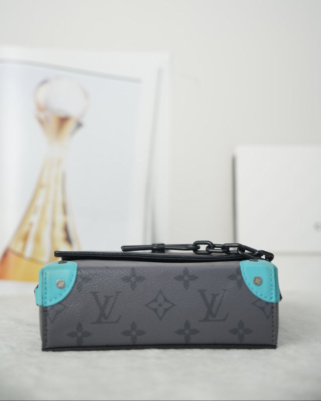 Louis Vuitton Steamer Wearable Wallet - View 5