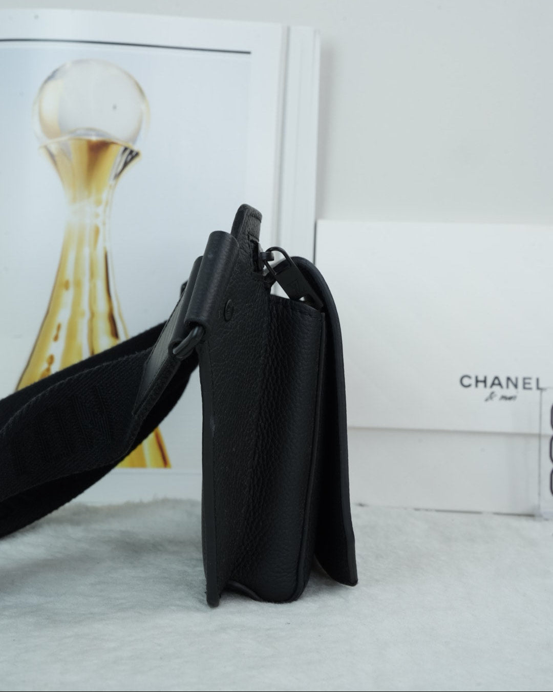 Louis Vuitton Aerogram Takeoff Sling Bag - Black - View 4