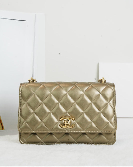 Chanel Quilted CC Wallet on Chain - Gold - View 1