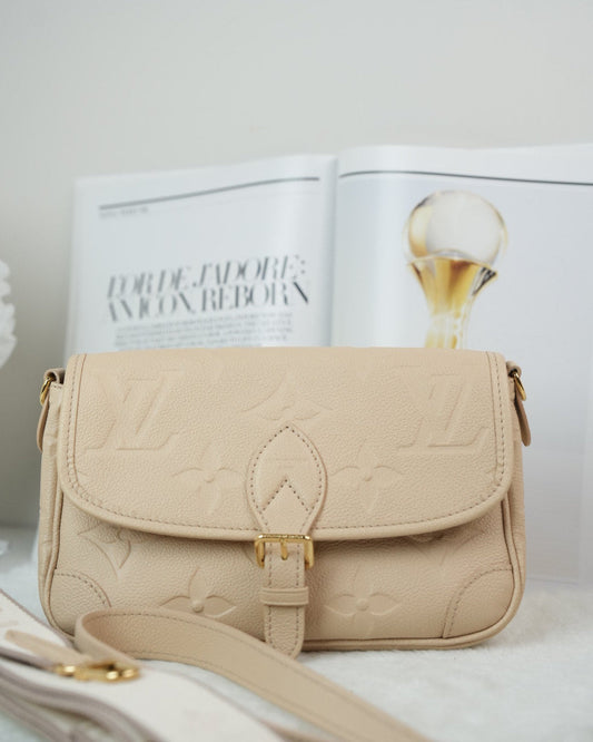Louis Vuitton Diane Bag - Crème - View 1