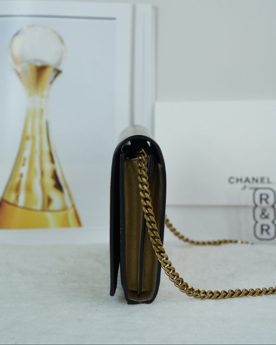 Saint Laurent Kate Medium Chain Wallet - Metallic Gold - View 4