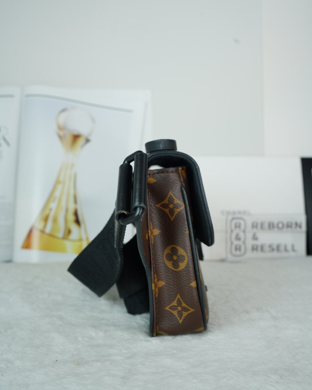 Louis Vuitton S Lock Sling Bag - Brown - View 4