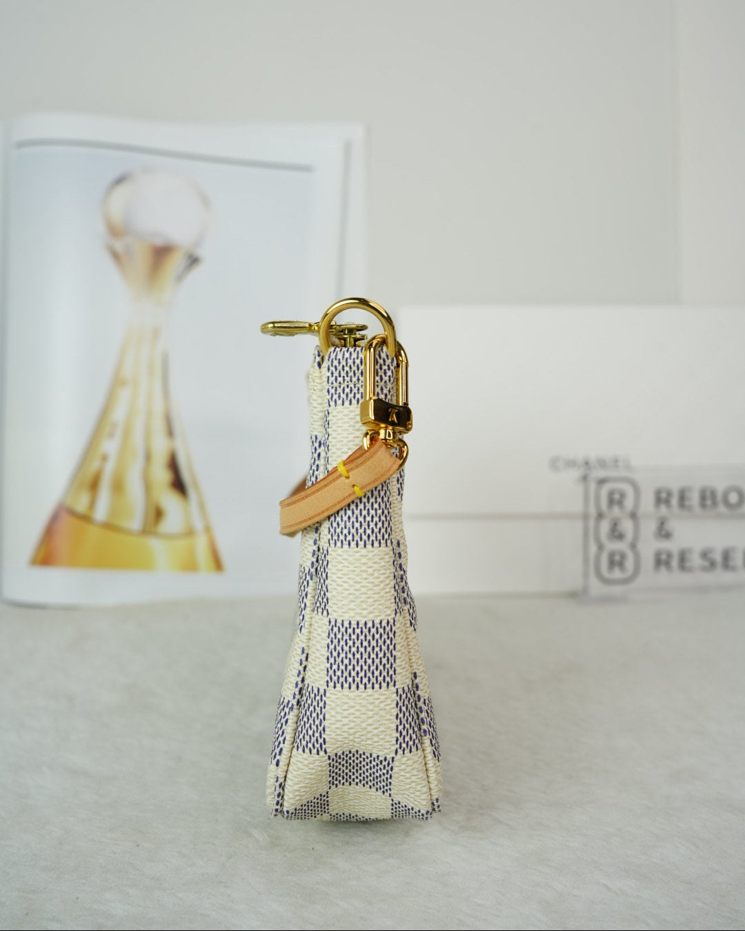 Louis Vuitton Mini Pochette Accessoires - Cream/ Beige - View 3