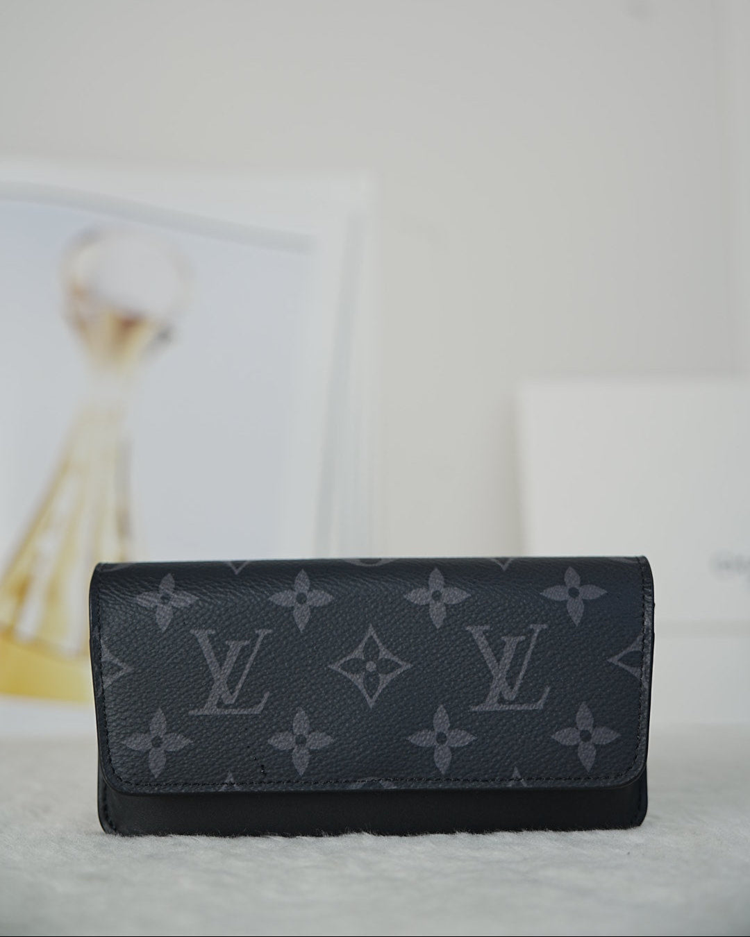 Louis Vuitton Etui Lunettes Woody - View 1