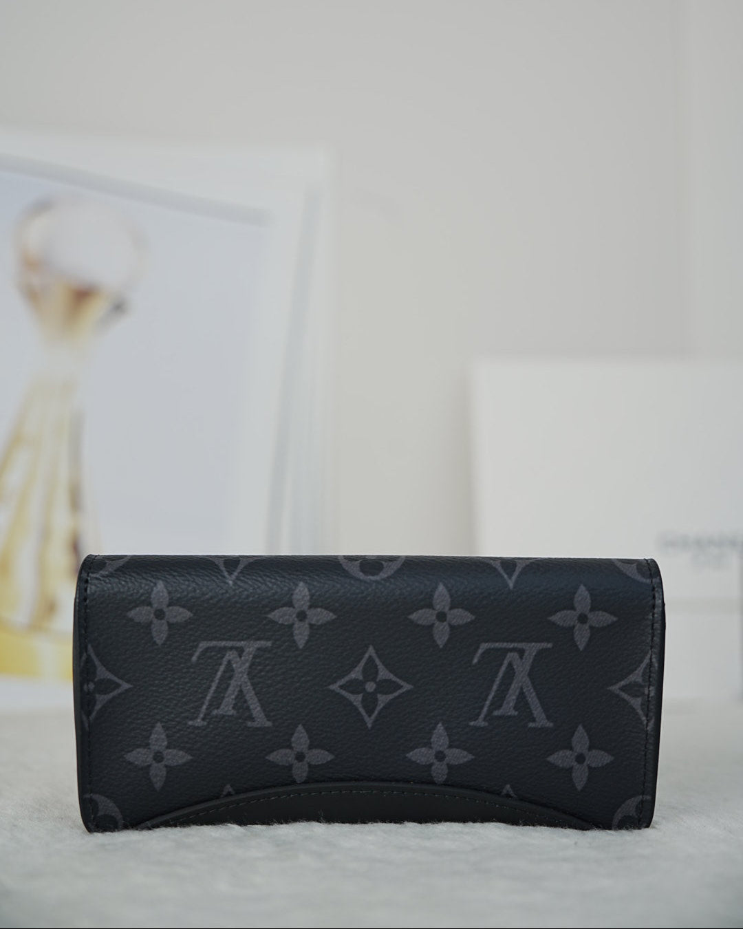 Louis Vuitton Etui Lunettes Woody - View 2