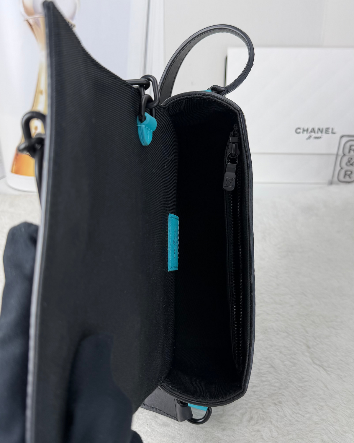 Louis Vuitton Steamer Wearable Wallet - View 6