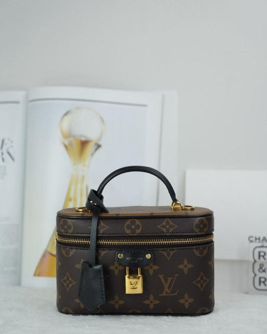 Louis Vuitton Vanity Chain Pouch - Monogram - View 1