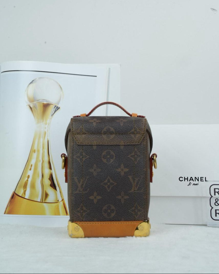 Louis Vuitton Soul Trunk Vertical - Monogram - View 2