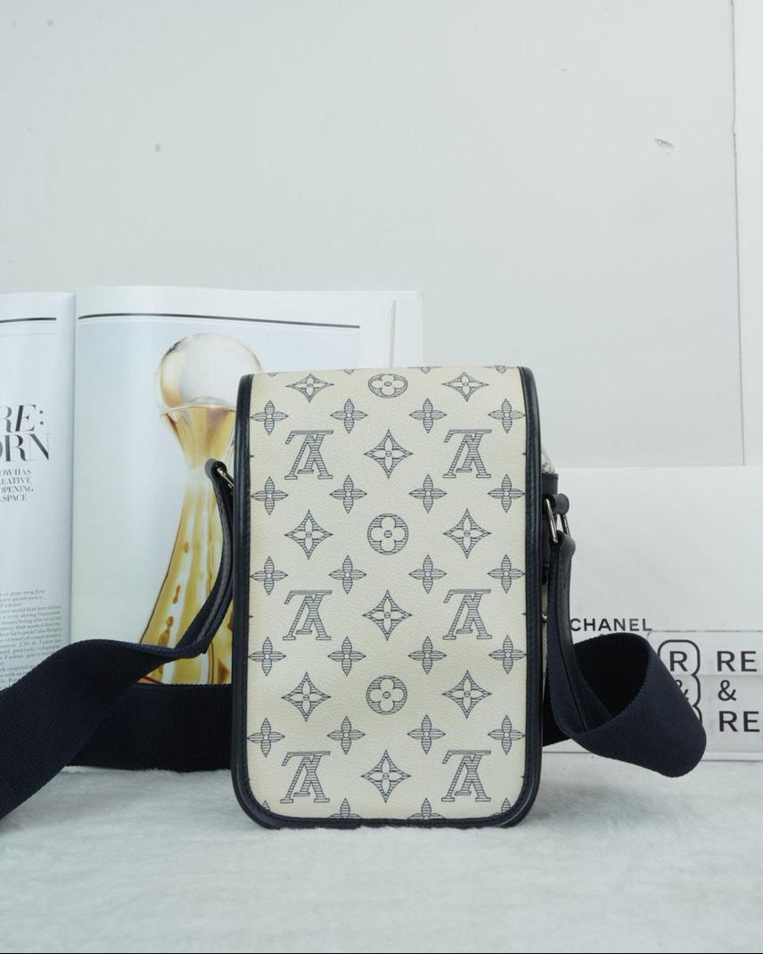 Louis Vuitton Chapman Messenger - Savane Monogram - View 2