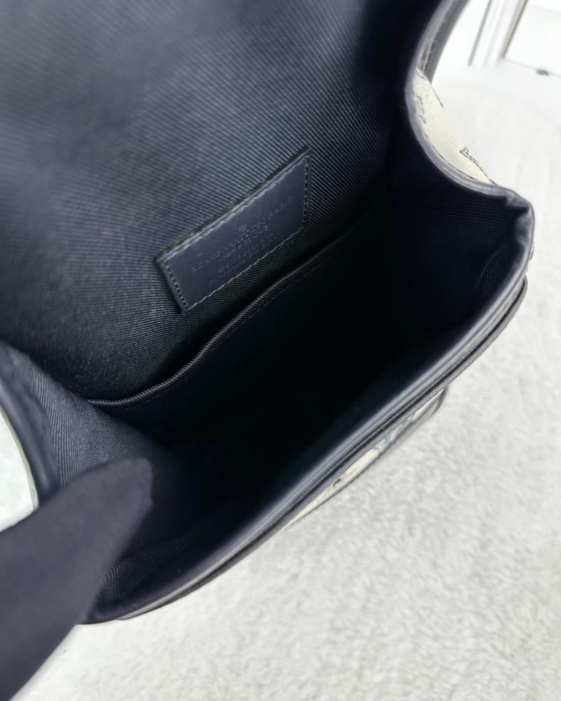 Louis Vuitton Chapman Messenger - Savane Monogram - View 6