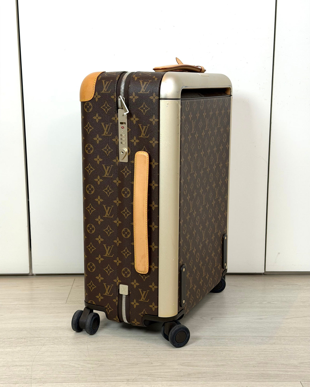 Louis Vuitton Horizon 50 - Brown Monogram - View 4