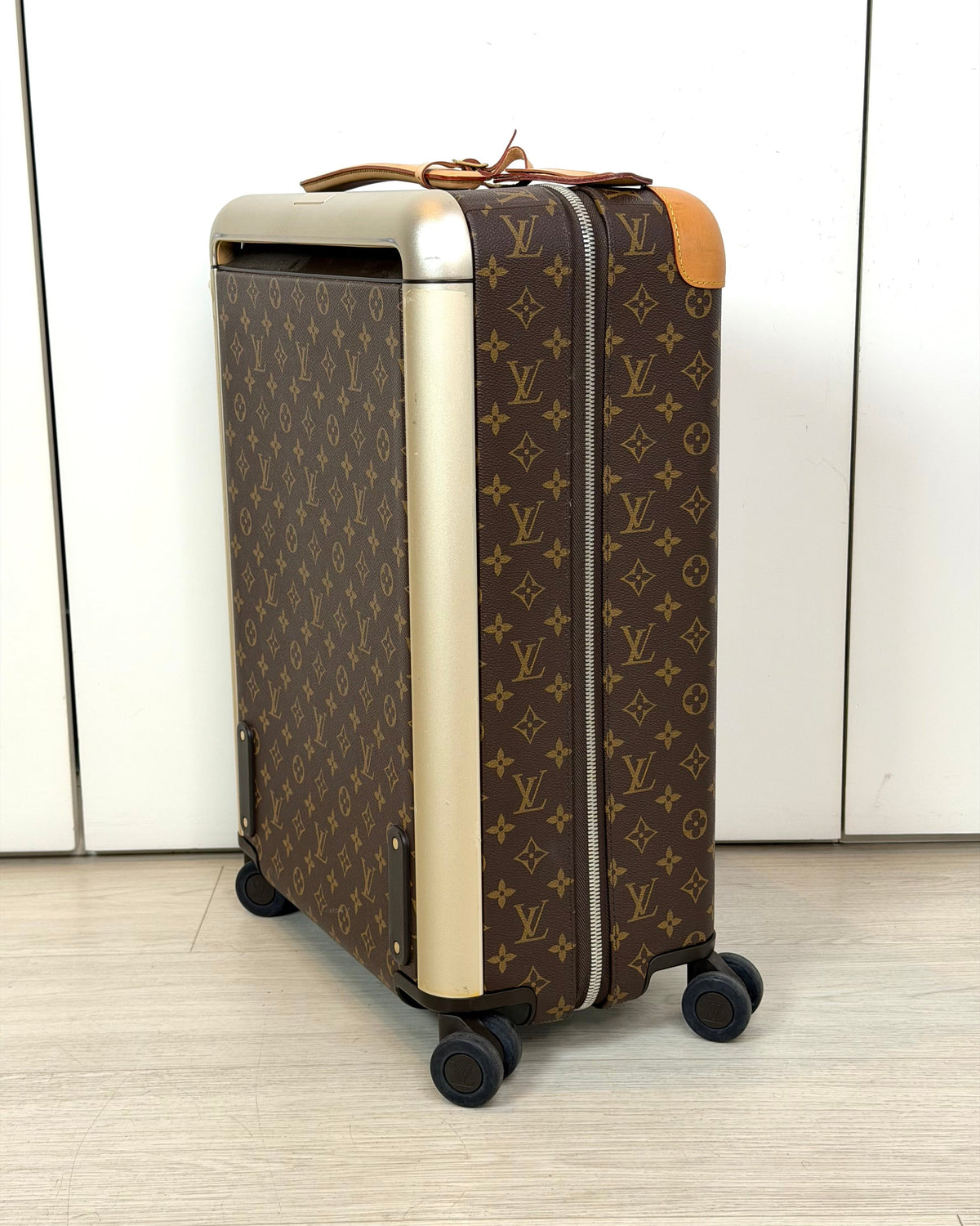 Louis Vuitton Horizon 50 - Brown Monogram - View 3
