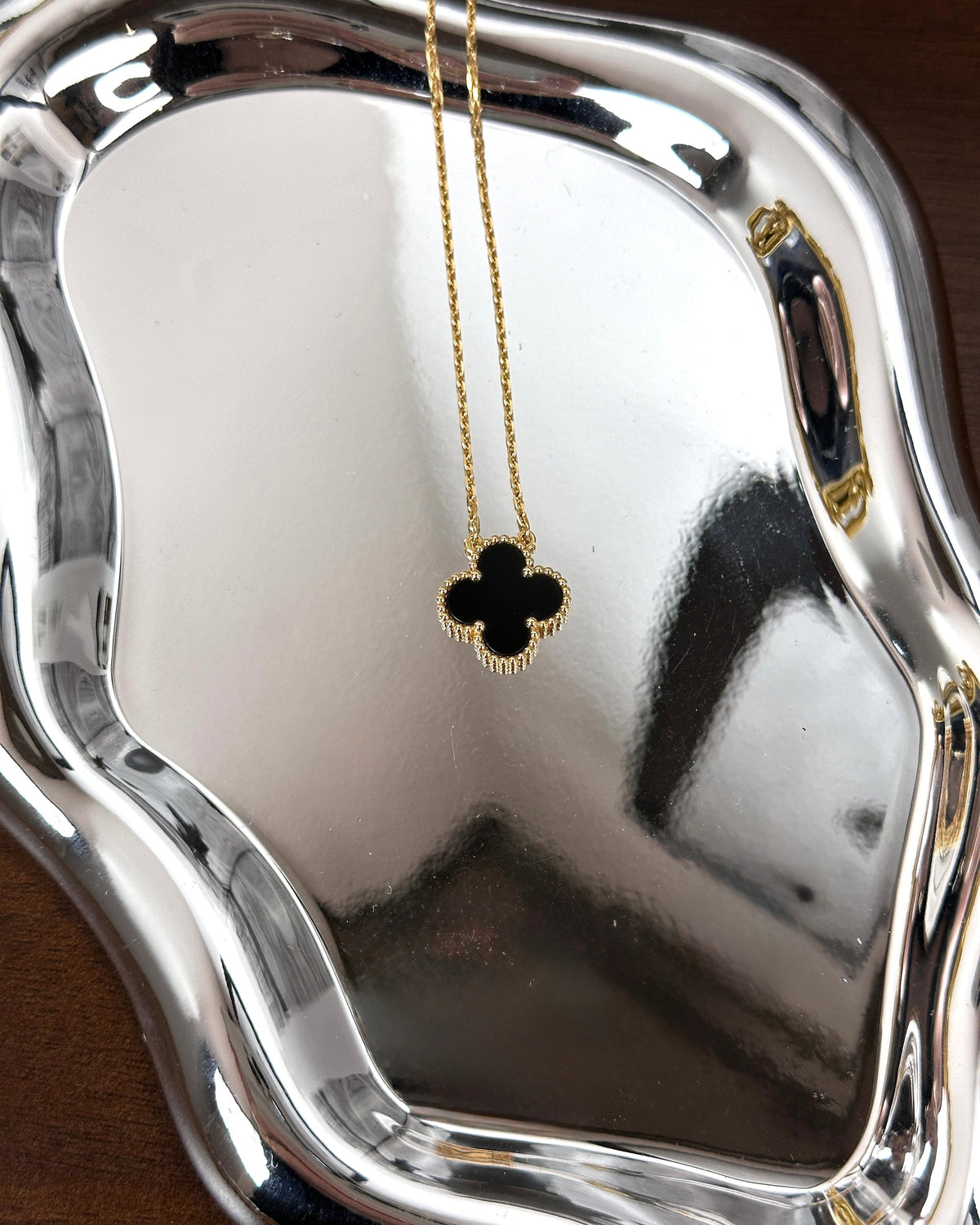Van Cleef & Arpels Vintage Alhambra pendant - Black, Yellow Gold - View 1