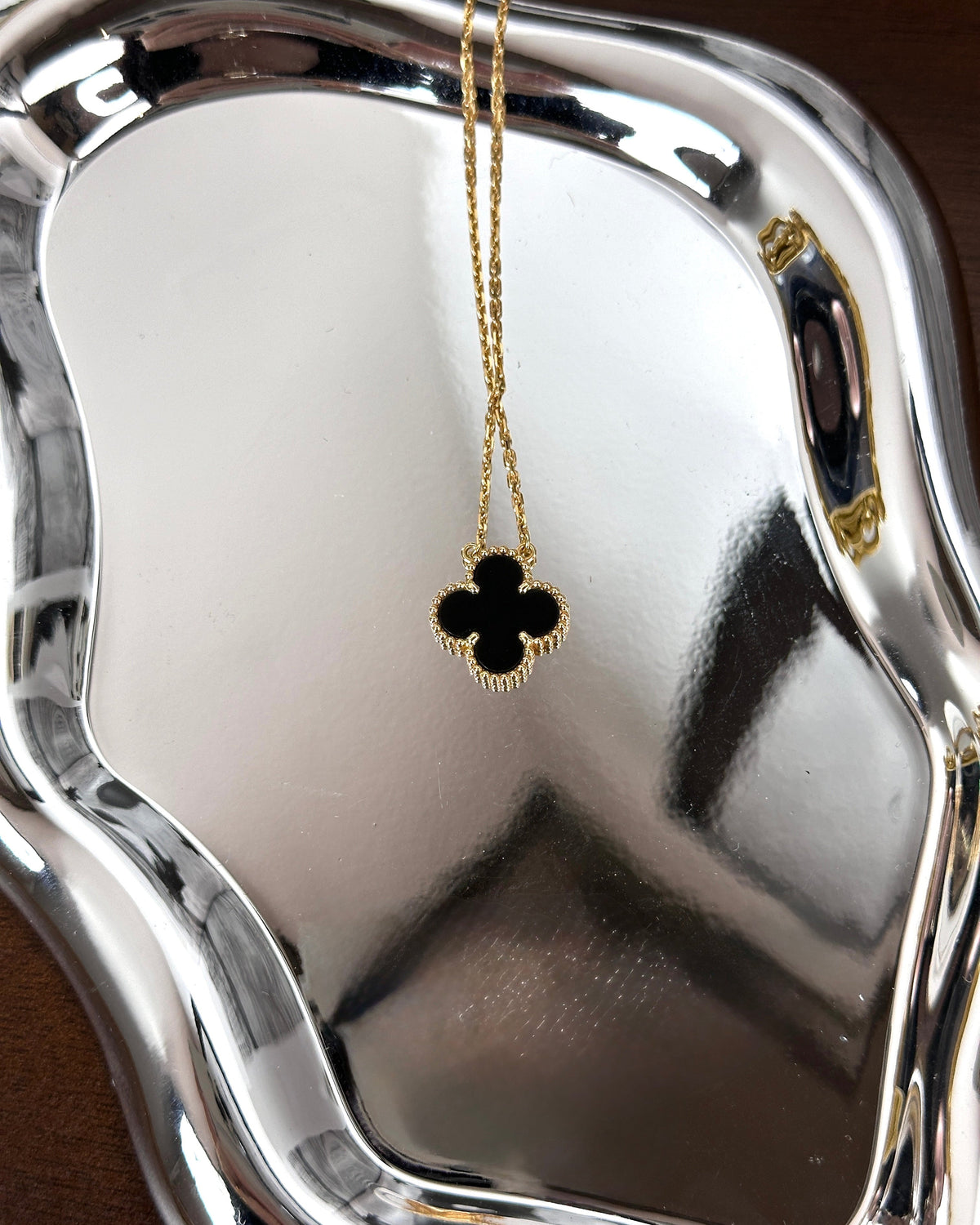 Van Cleef & Arpels Vintage Alhambra pendant - Black, Yellow Gold - View 2
