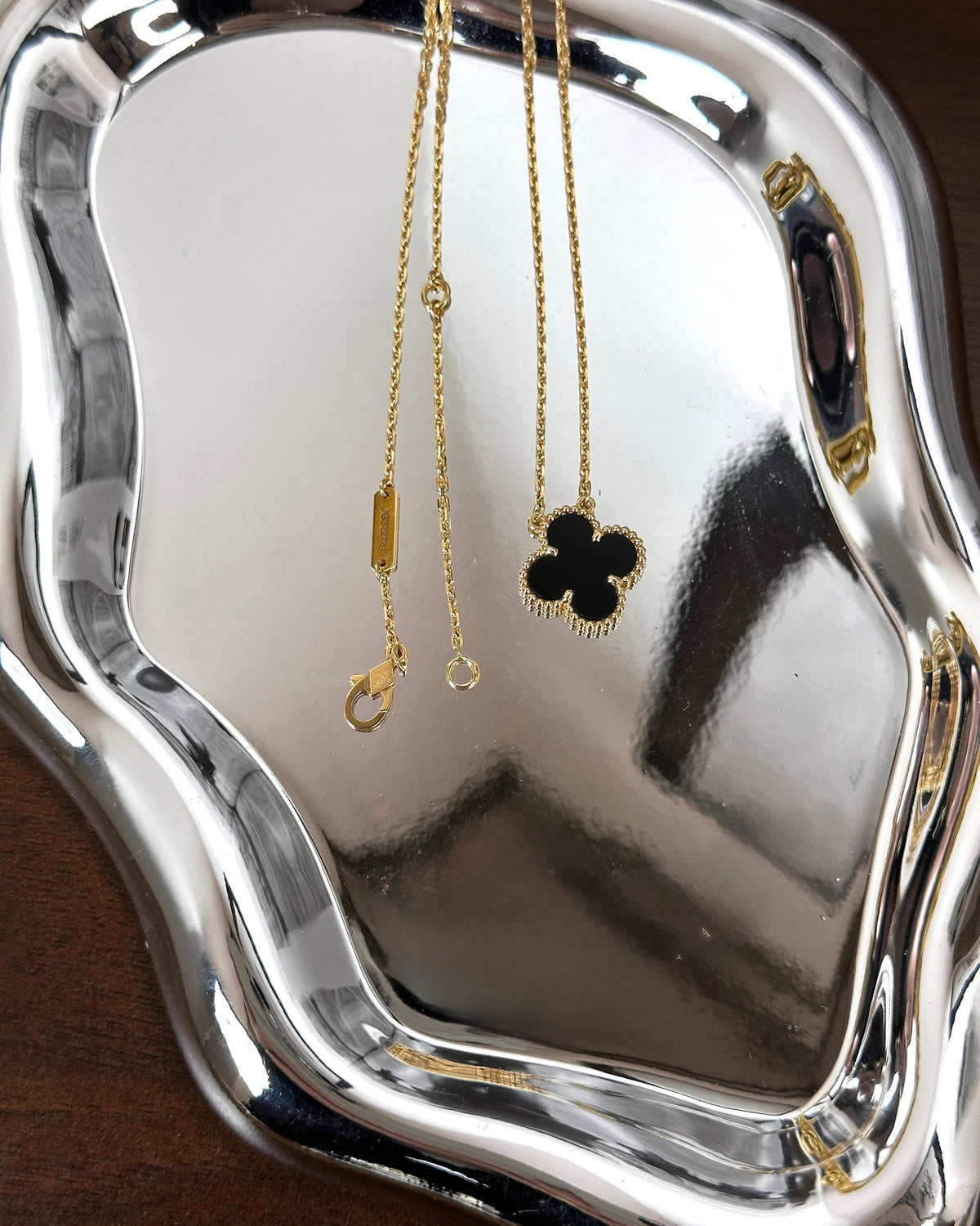 Van Cleef & Arpels Vintage Alhambra pendant - Black, Yellow Gold - View 4