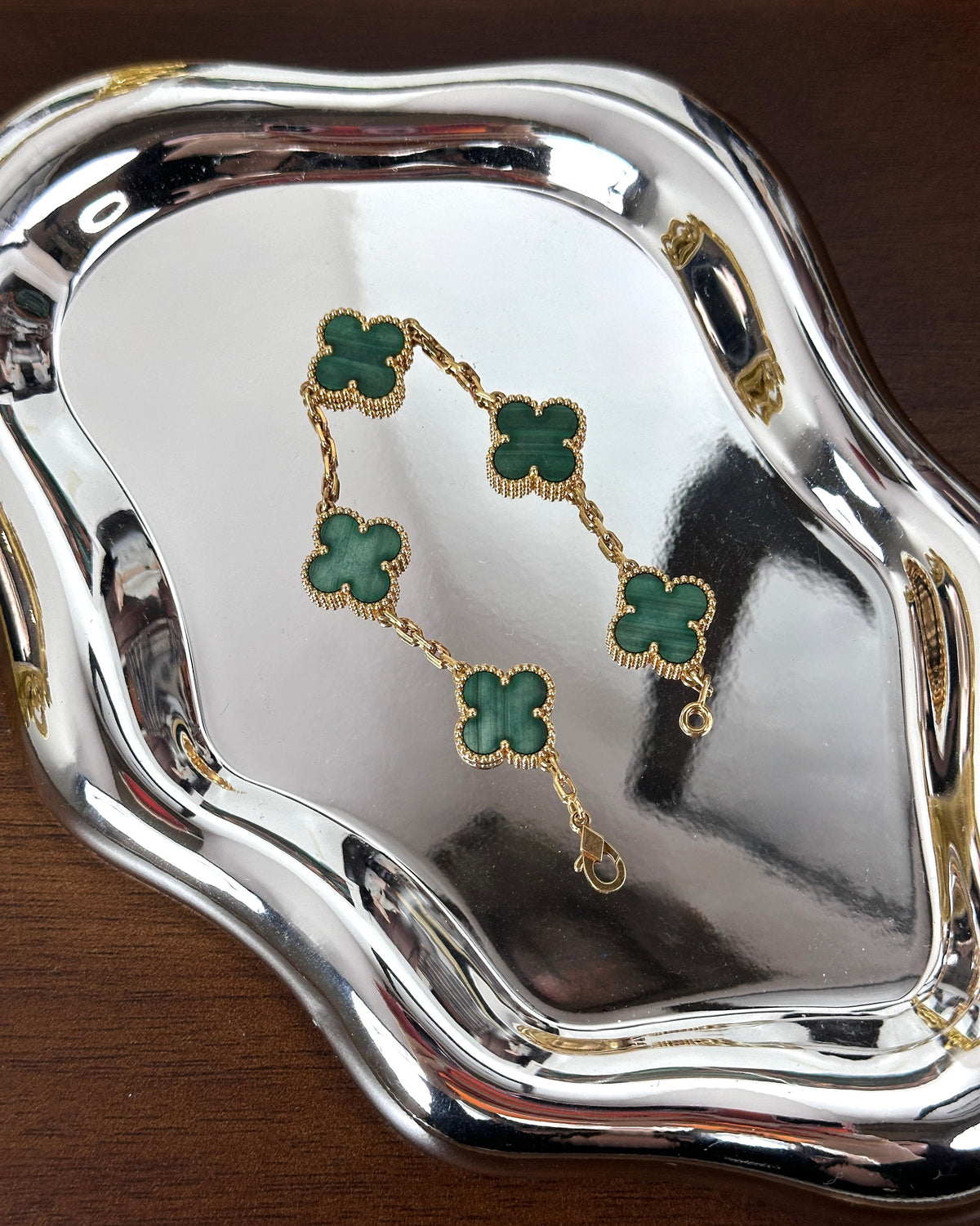 Van Cleef & Arpels Vintage Alhambra Bracelet, 5 motifs - Green And Gold - View 1