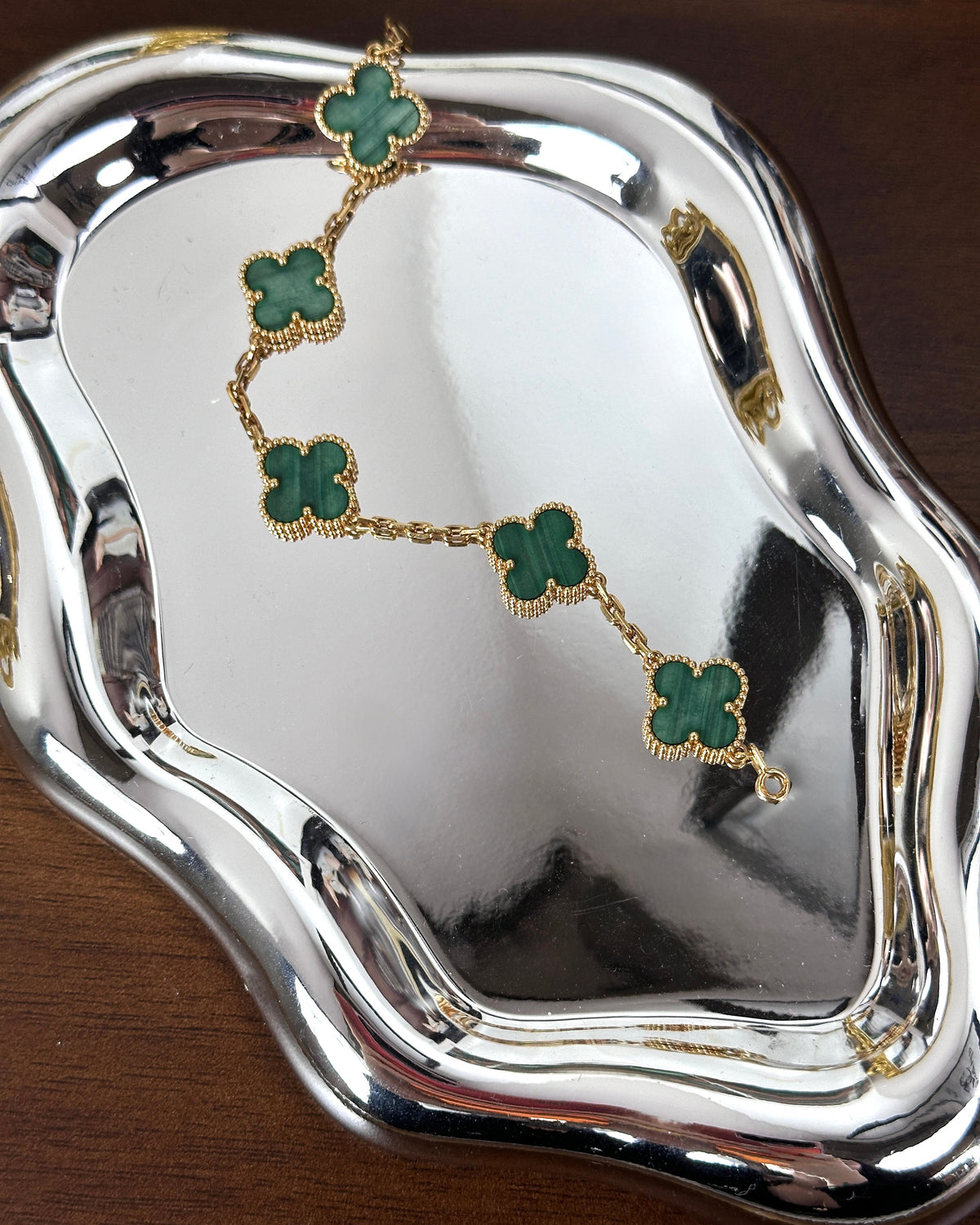 Van Cleef & Arpels Vintage Alhambra Bracelet, 5 motifs - Green And Gold - View 2