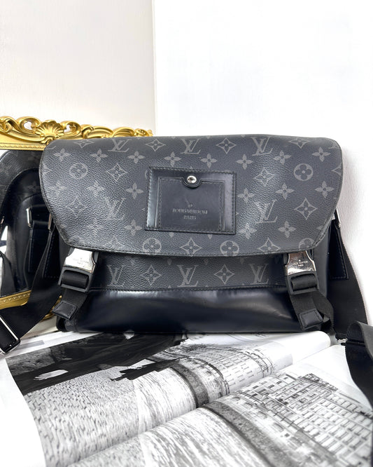 Louis Vuitton Messenger PM Voyager - Monogram Eclipse - View 1