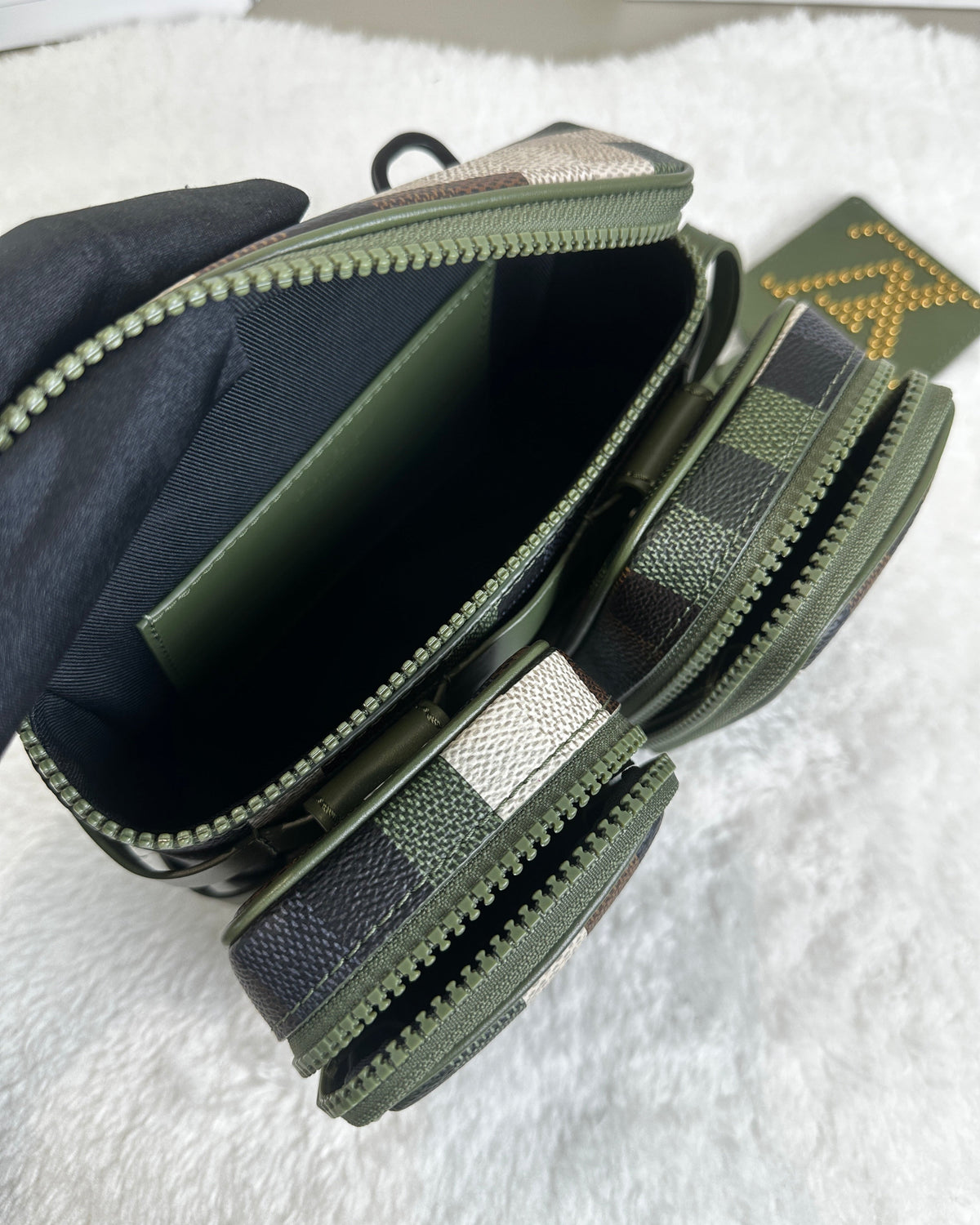 Louis Vuitton Trail Wearable Wallet - View 6