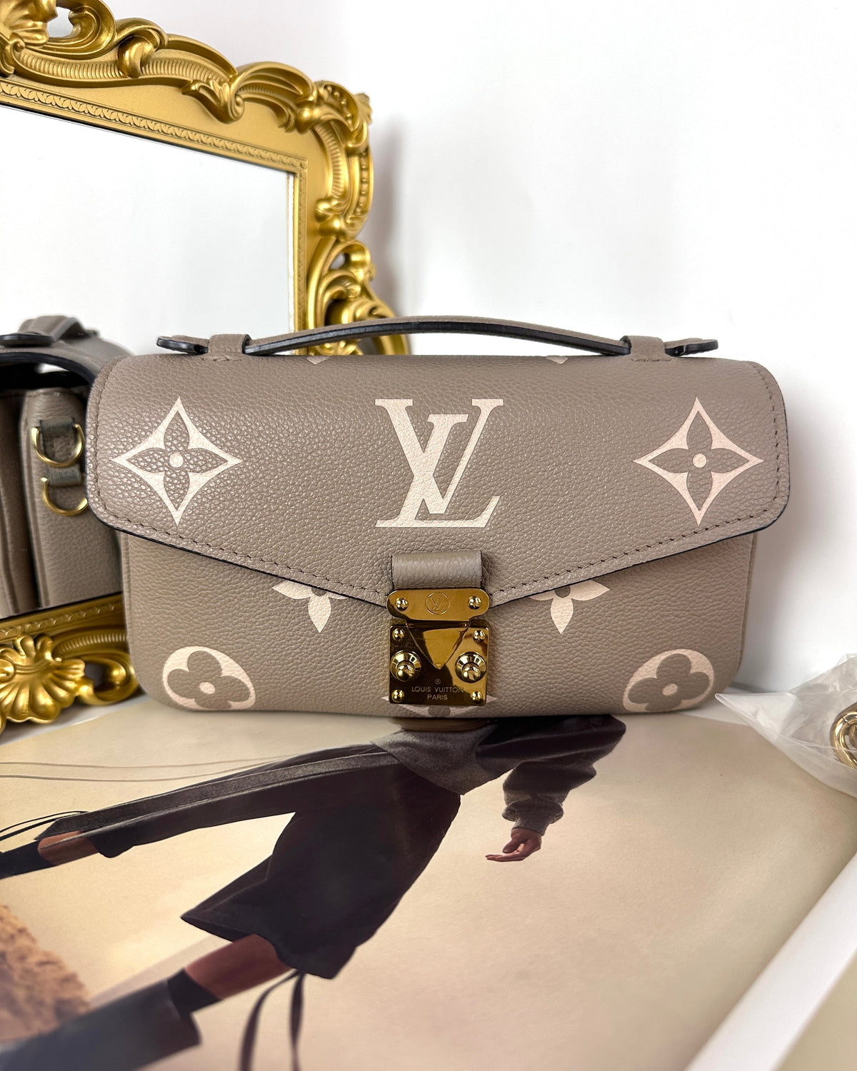 Louis Vuitton Pochette Métis East West - Tourterelle - View 1