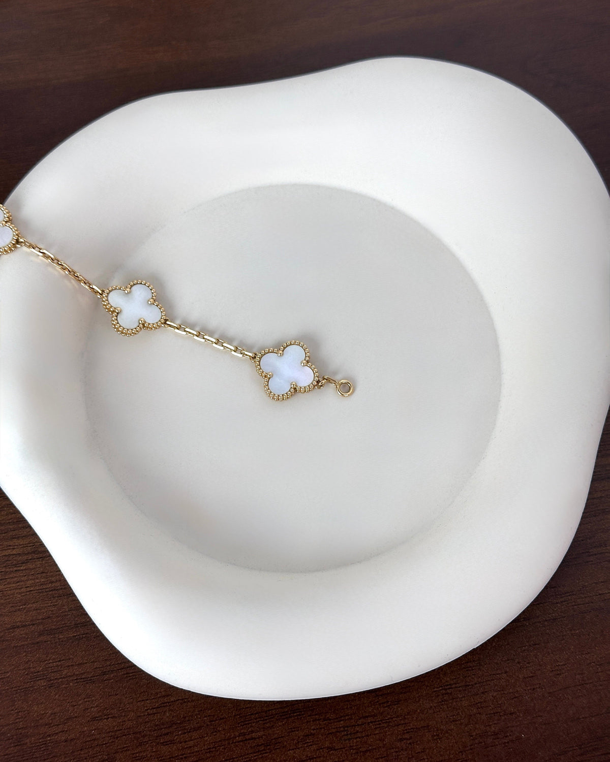 Van Cleef & Arpels Vintage Alhambra Bracelet, 5 motifs - Yellow Gold And White - View 3