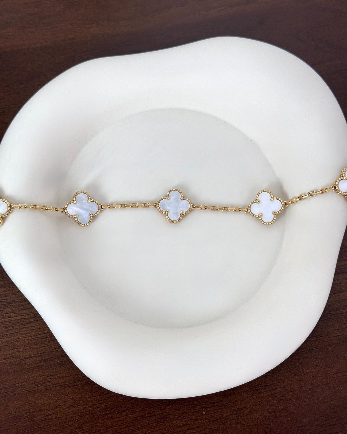 Van Cleef & Arpels Vintage Alhambra Bracelet, 5 motifs - Yellow Gold And White - View 4