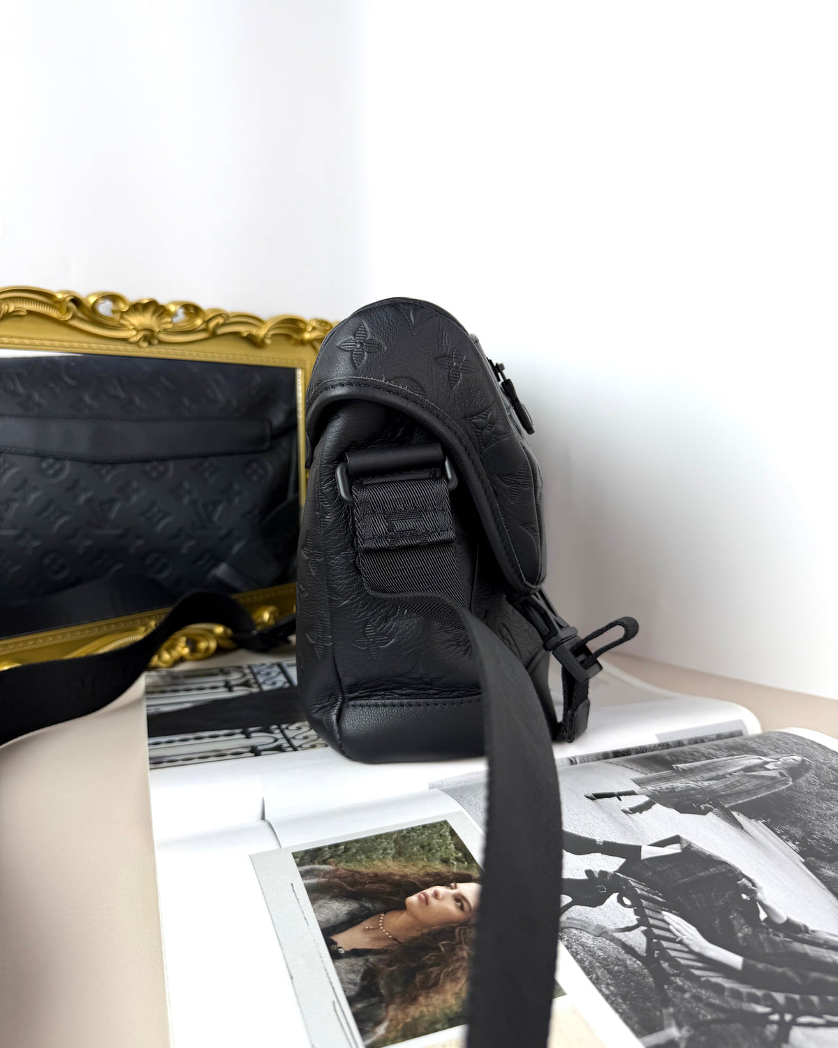 Louis Vuitton Messenger Voyager PM - Black - View 4