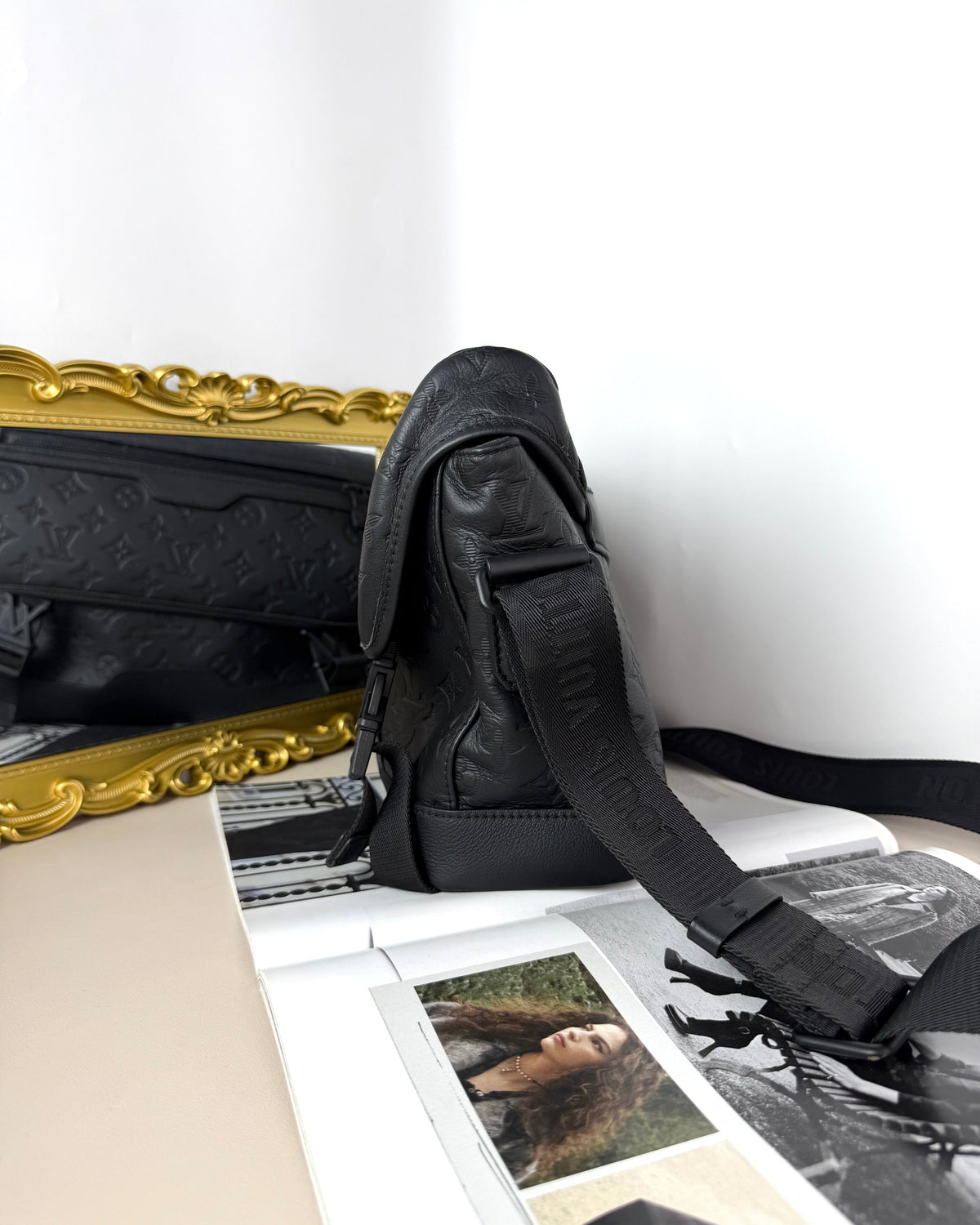 Louis Vuitton Messenger Voyager PM - Black - View 3