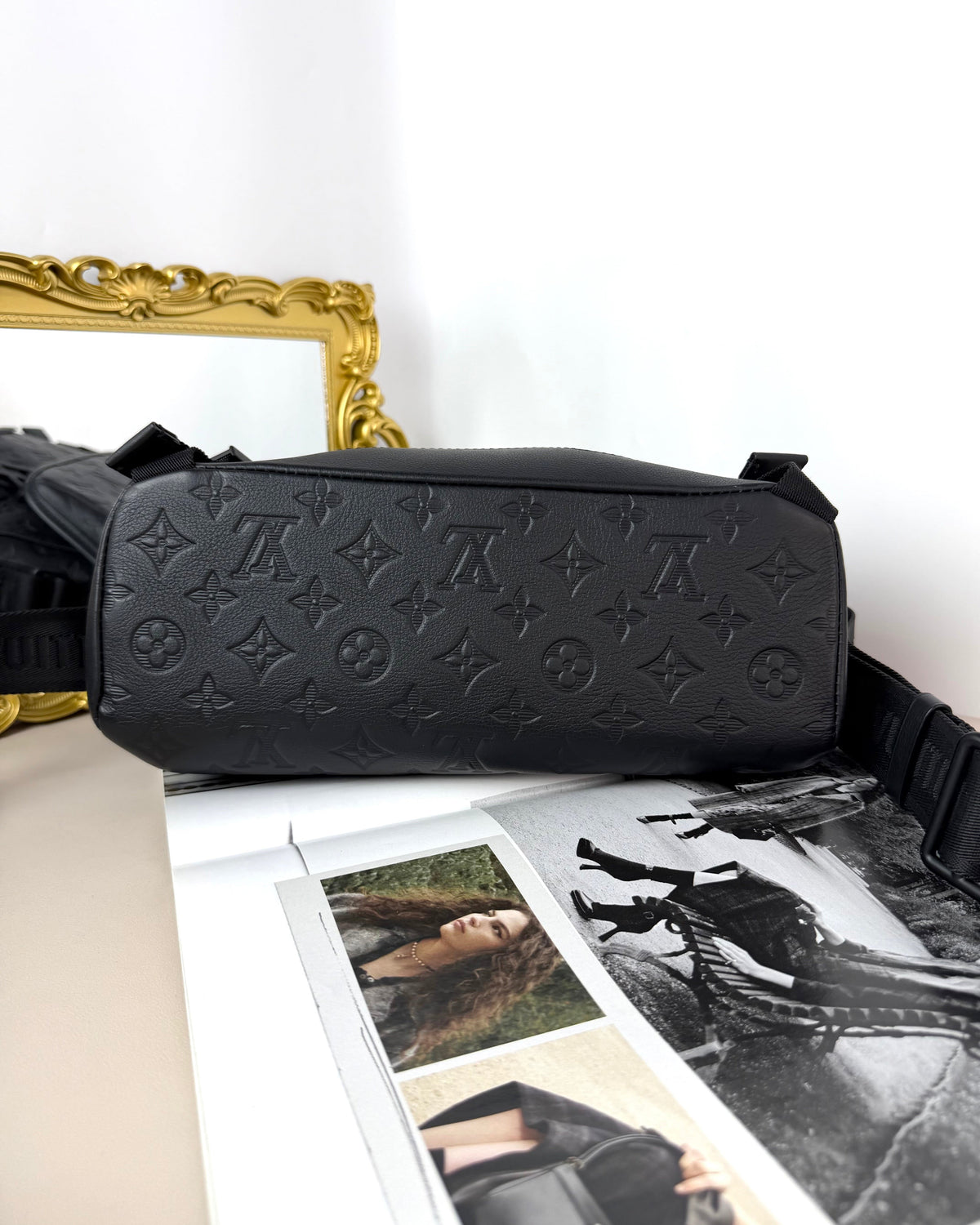 Louis Vuitton Messenger Voyager PM - Black - View 5
