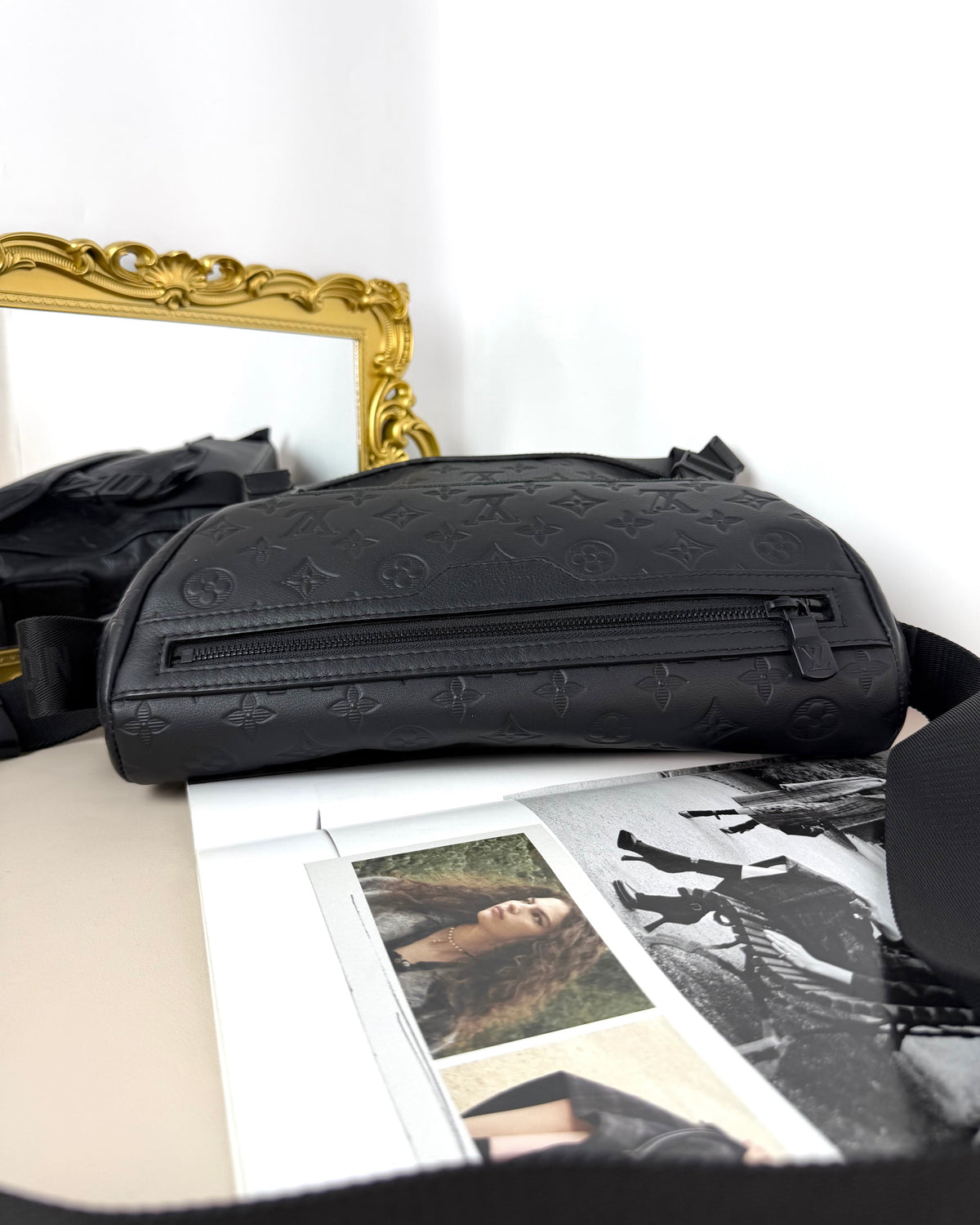 Louis Vuitton Messenger Voyager PM - Black - View 6