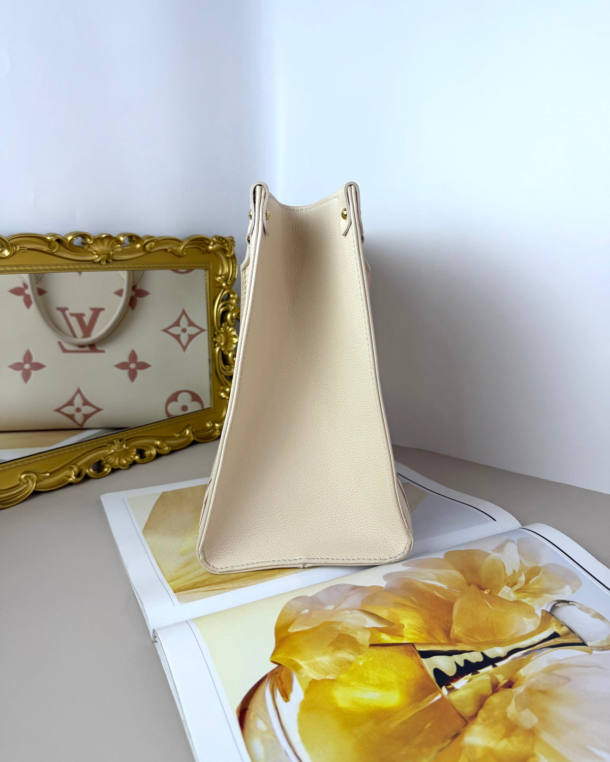 Louis Vuitton OnTheGo MM Bag - Crème, Rose Trianon - View 3