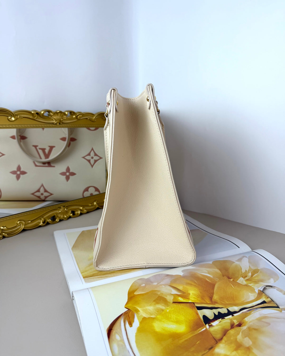 Louis Vuitton OnTheGo MM Bag - Crème, Rose Trianon - View 4