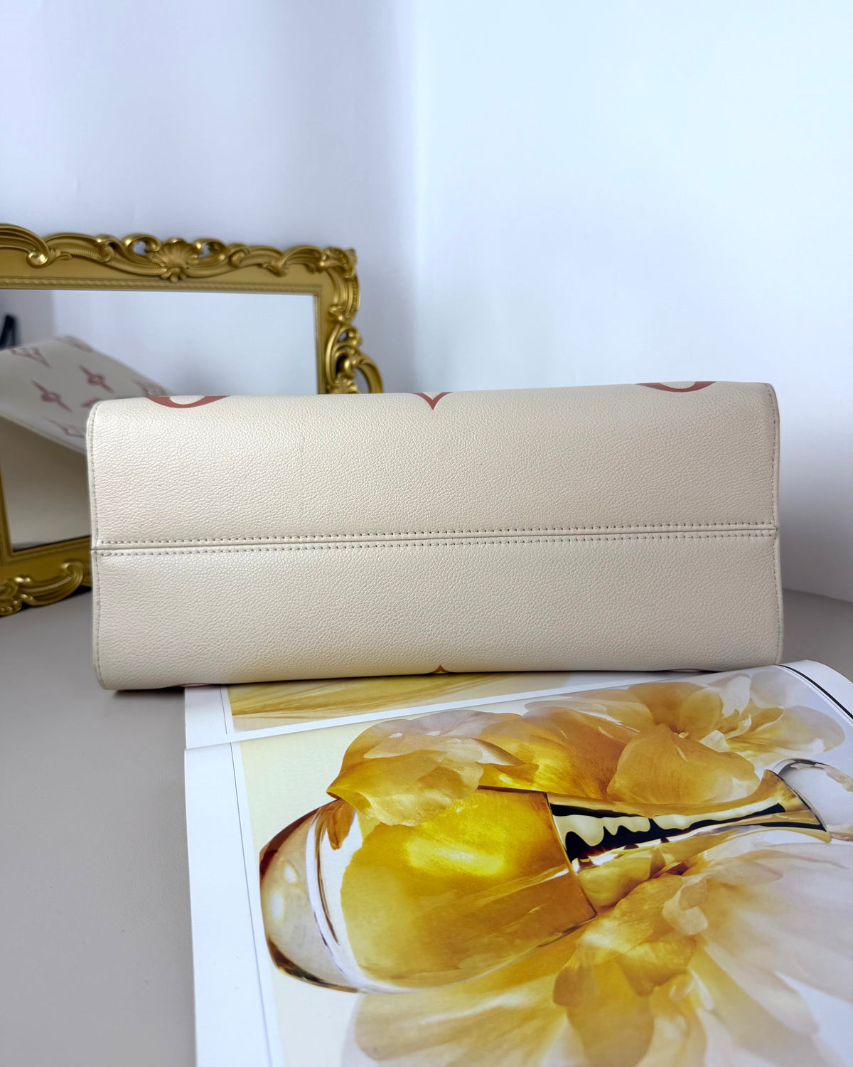 Louis Vuitton OnTheGo MM Bag - Crème, Rose Trianon - View 5