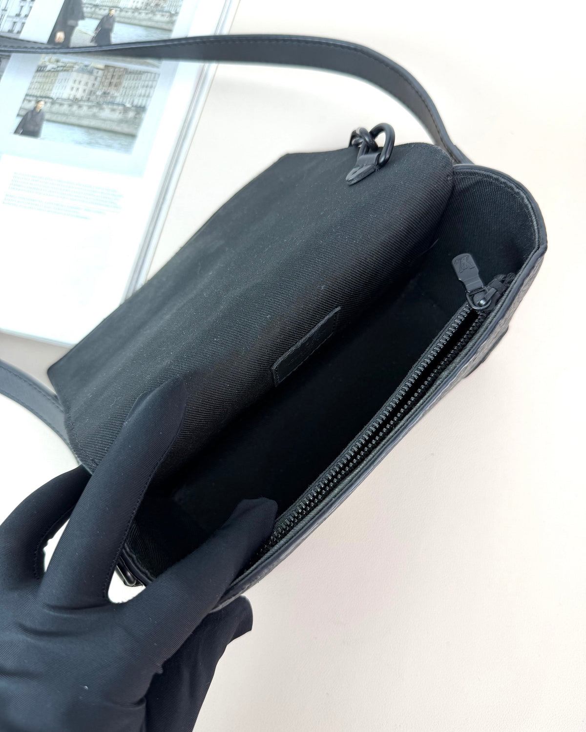 Louis Vuitton Steamer Wearable Wallet - Black - View 7
