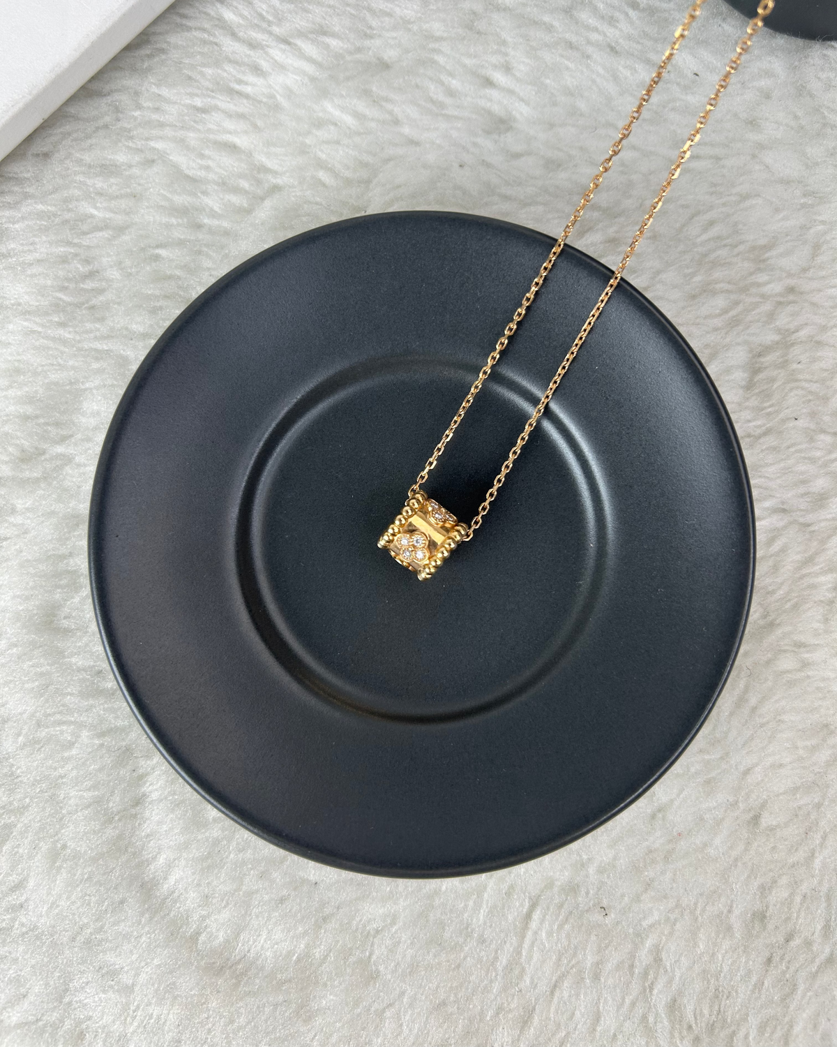 Van Cleef & Arpels Perlée Clovers Pendant - Yellow Gold - View 1