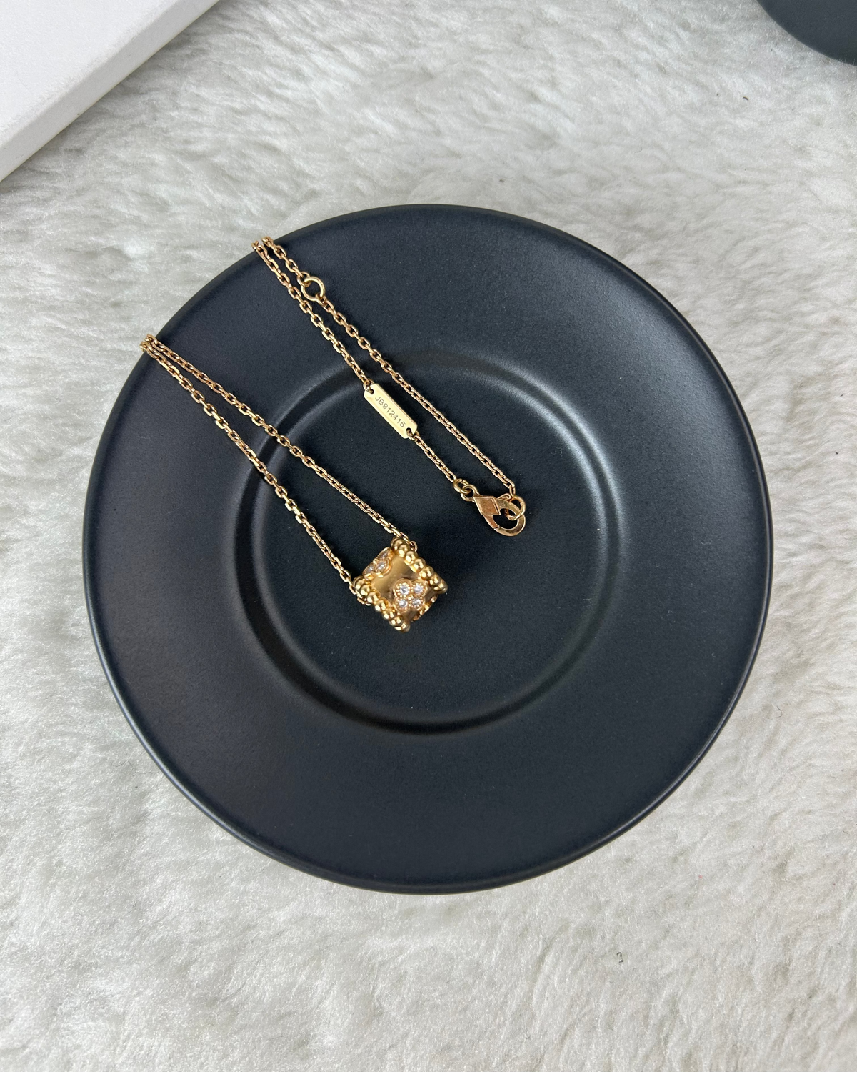 Van Cleef & Arpels Perlée Clovers Pendant - Yellow Gold - View 4