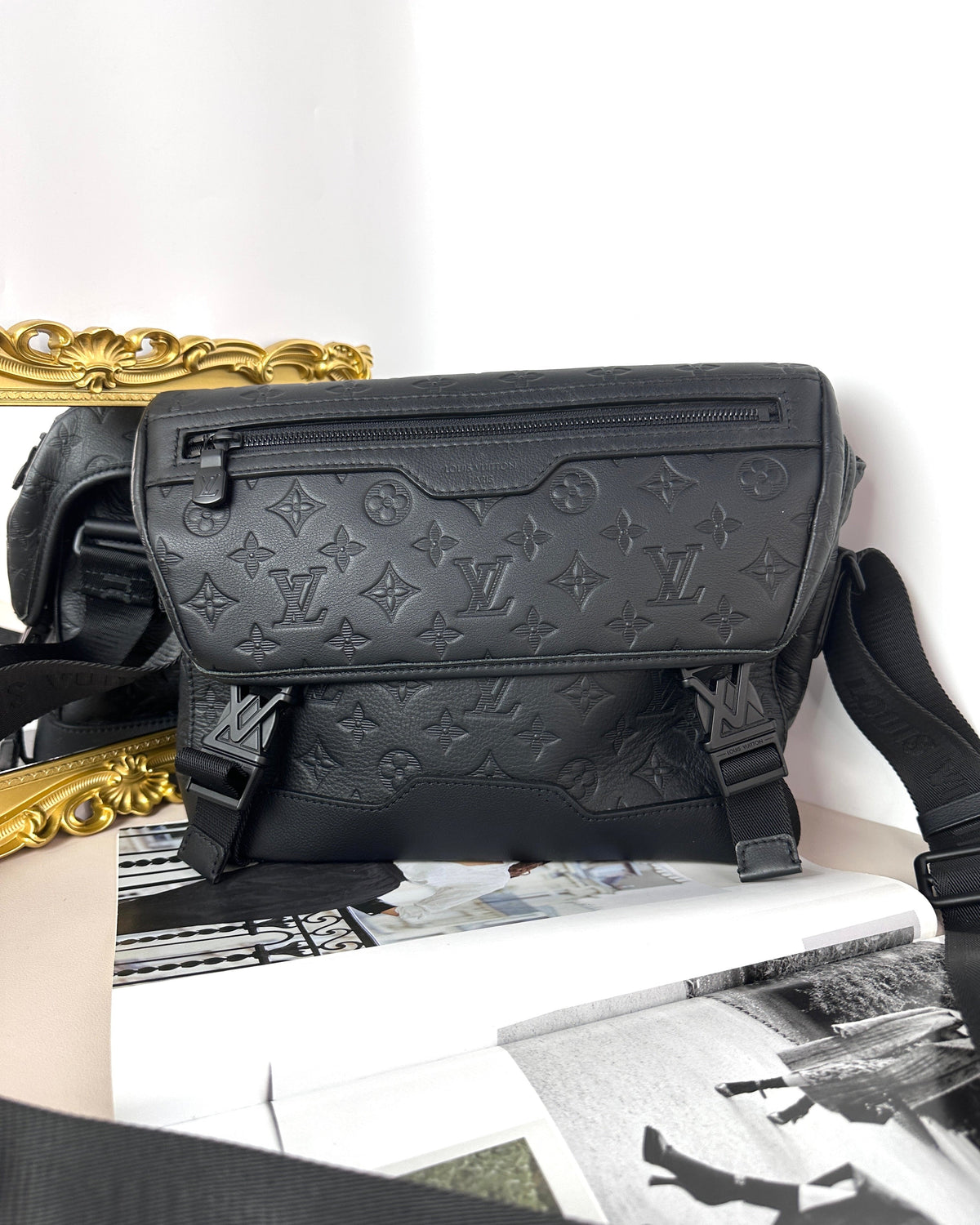 Louis Vuitton Messenger Voyager PM - Black - View 1