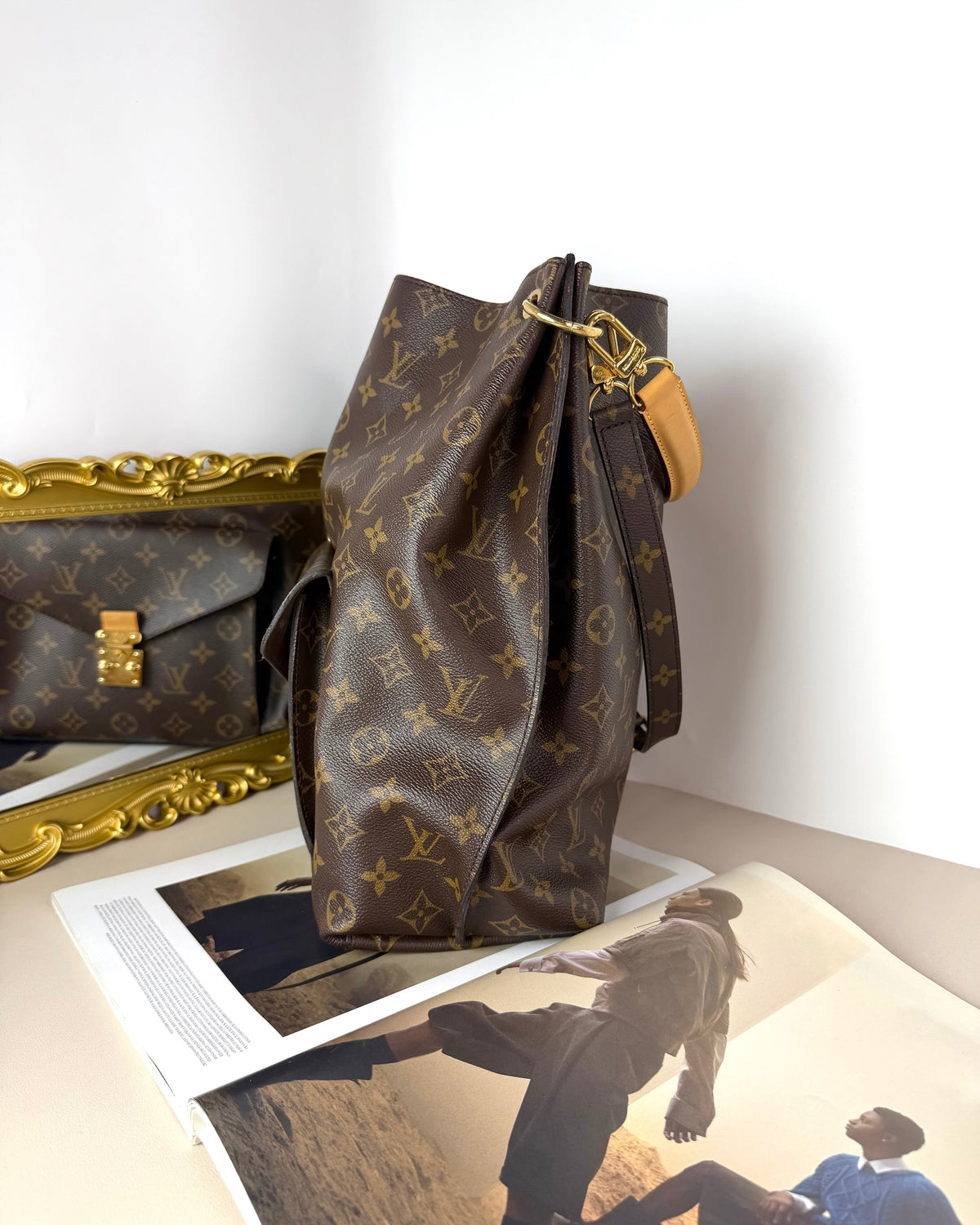 Louis Vuitton Metis Hobo - Brown - View 3