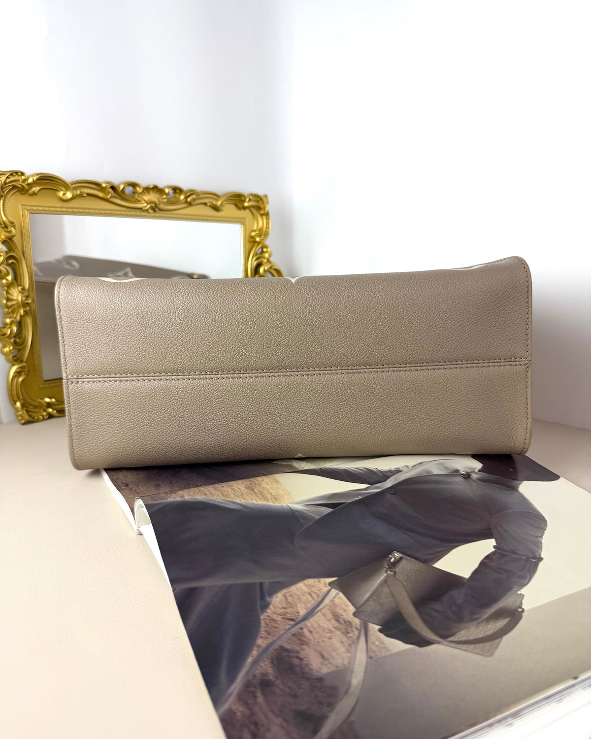 Louis Vuitton OnTheGo MM Bag - Tourterelle, Crème - View 5