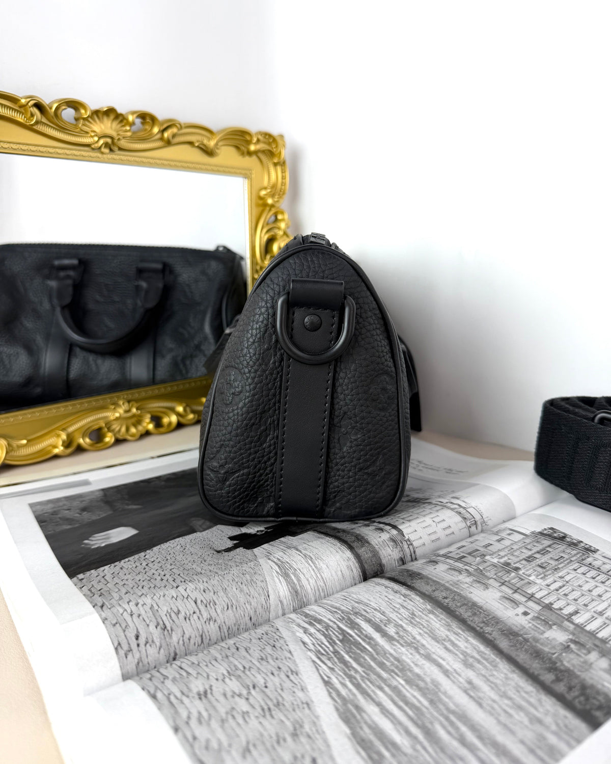 Louis Vuitton Keepall Bandoulière 25 Bag - Black - View 4