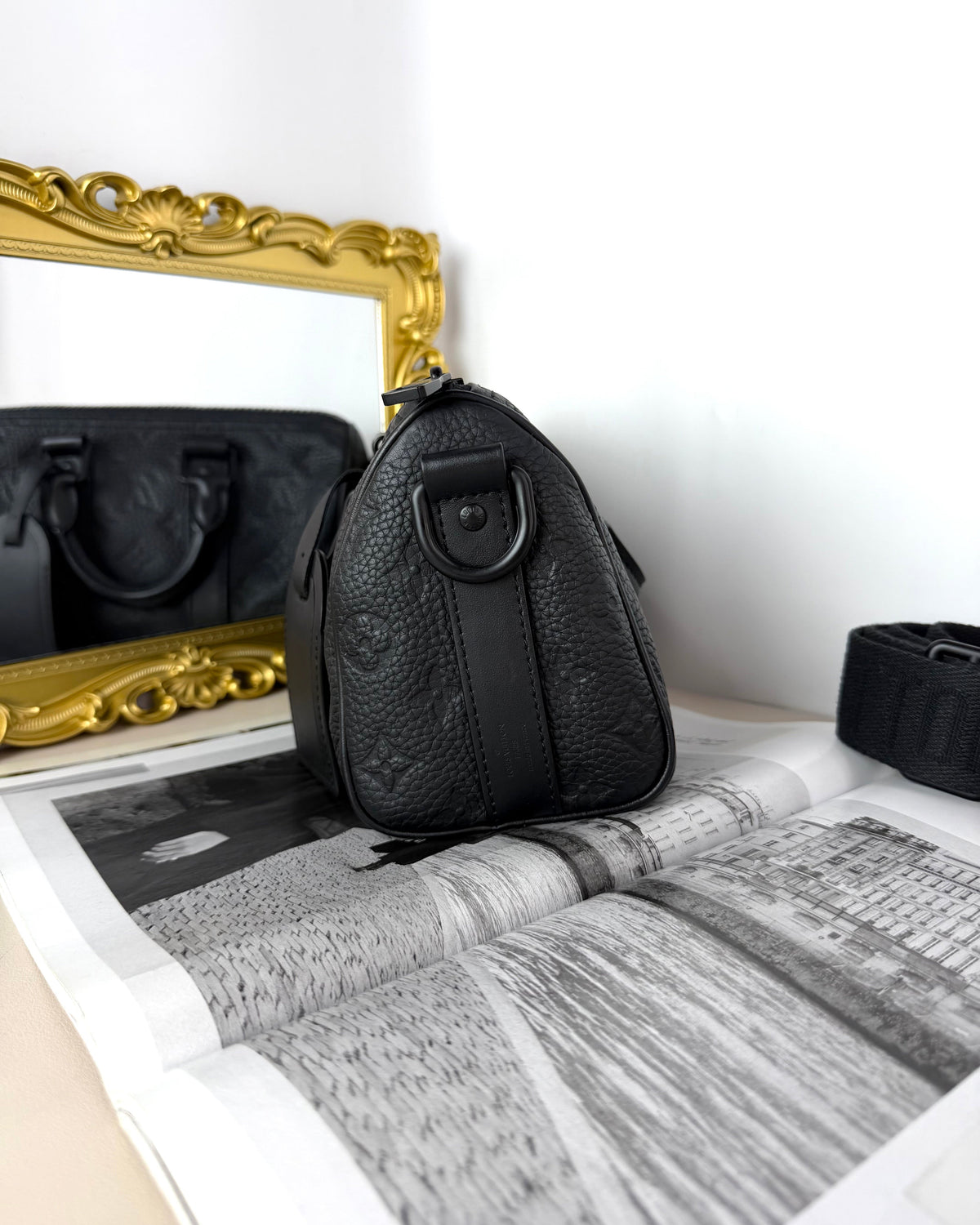 Louis Vuitton Keepall Bandoulière 25 Bag - Black - View 3