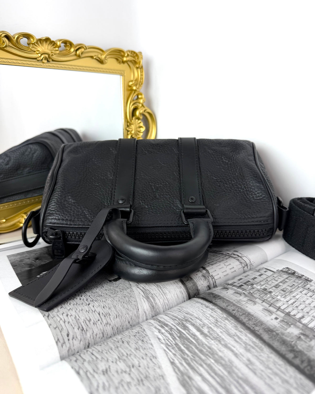 Louis Vuitton Keepall Bandoulière 25 Bag - Black - View 6