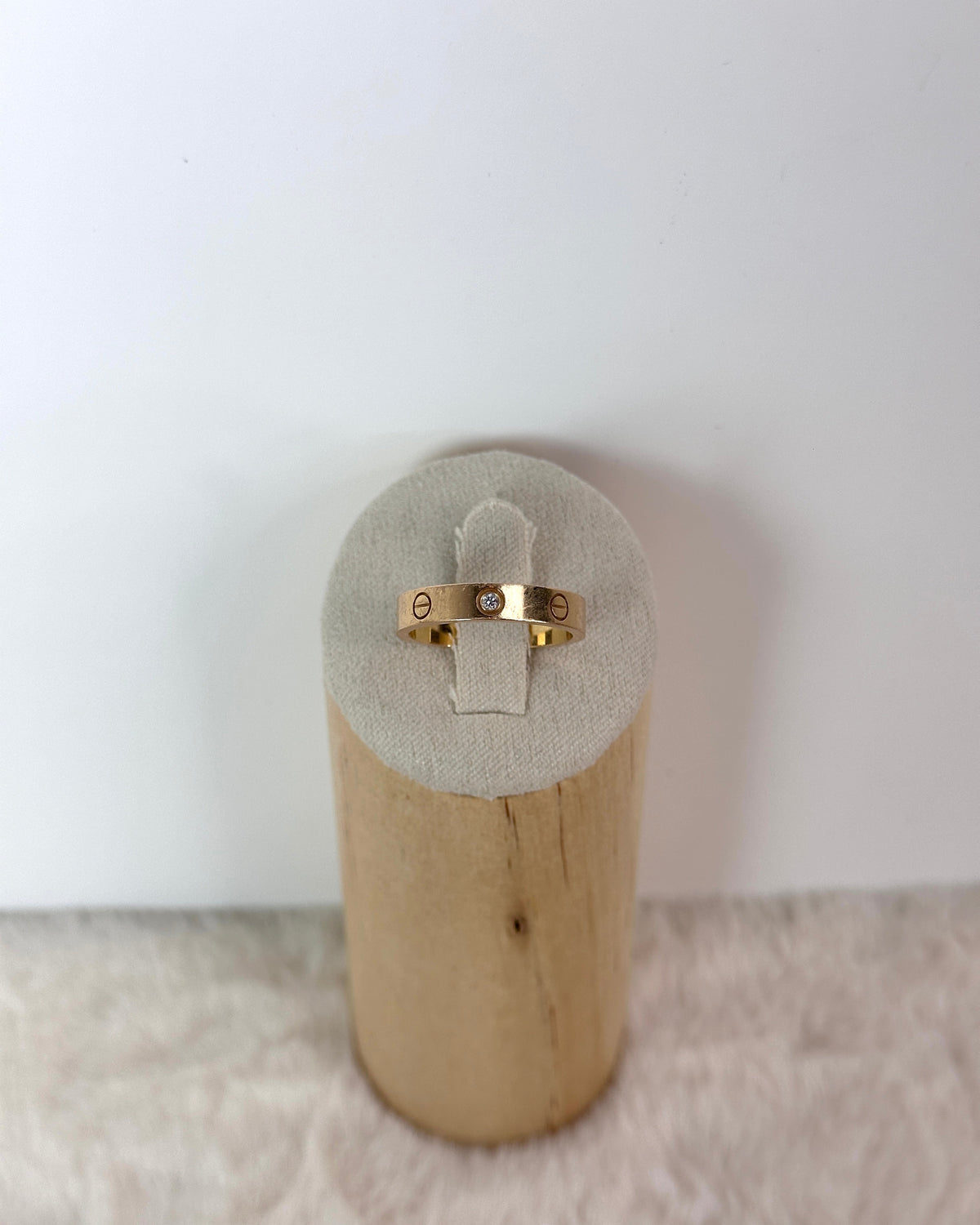 Cartier LOVE Ring, small model, 1 diamond - Yellow Gold - View 1